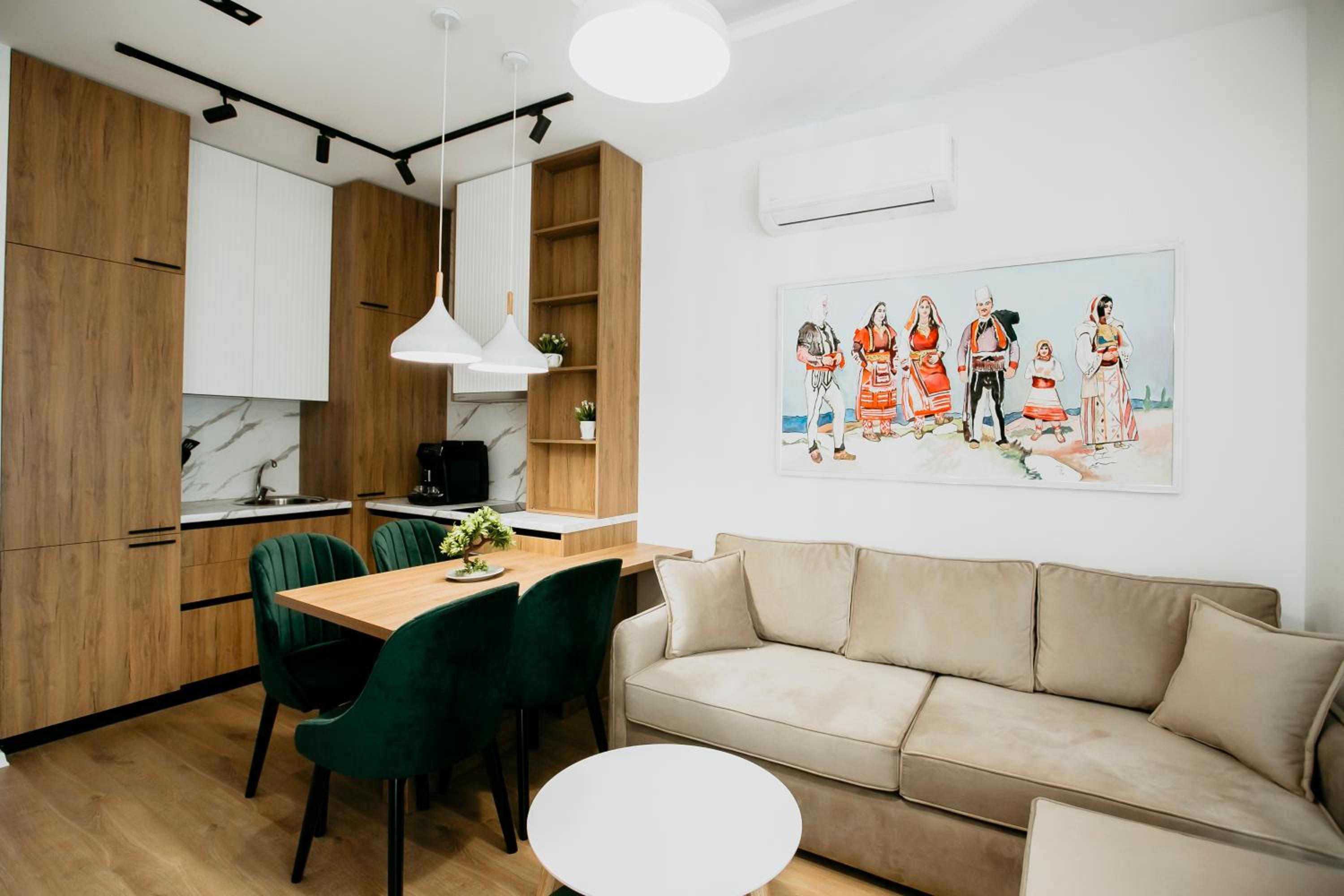stylish nest @15 min to center