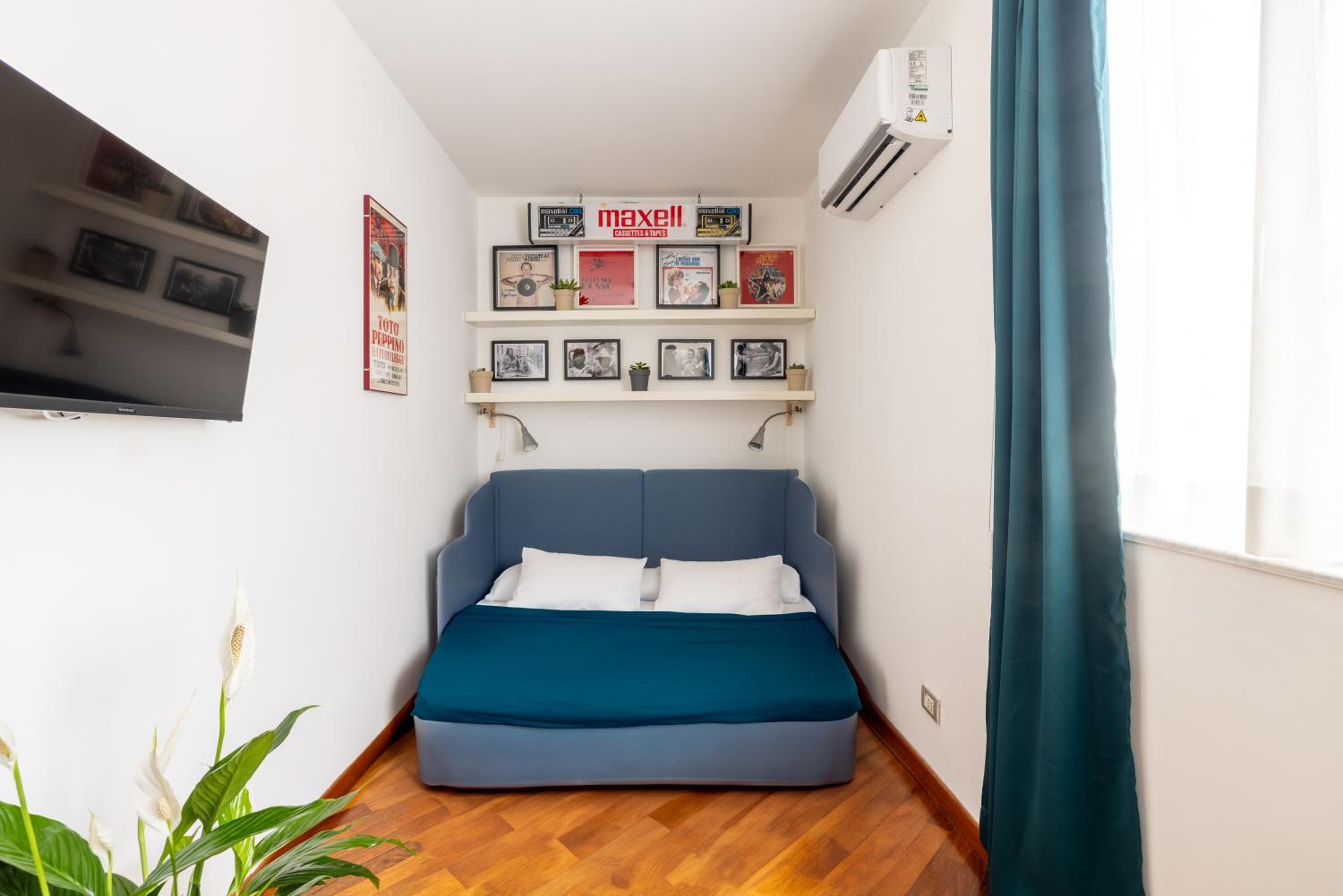 STRACULT HOUSE Suggestive and Vintage-pop Apartment
