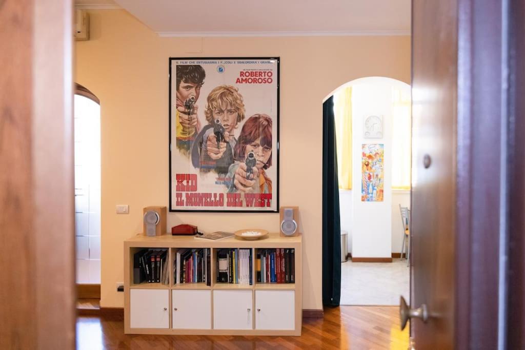 STRACULT HOUSE Suggestive and Vintage-pop Apartment