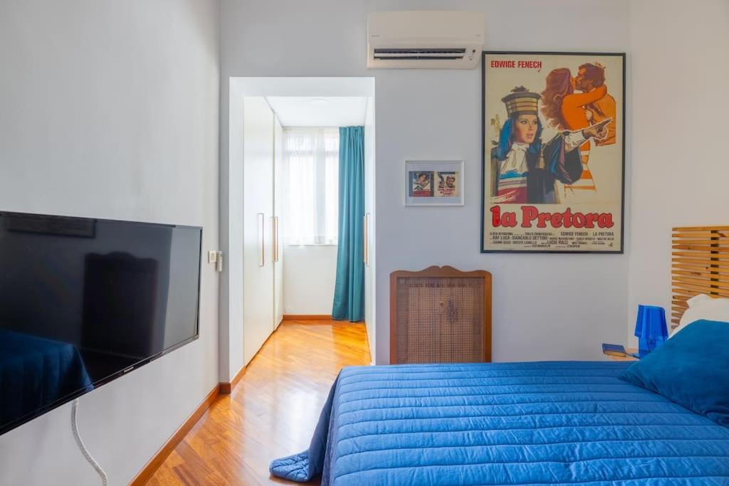 STRACULT HOUSE Suggestive and Vintage-pop Apartment