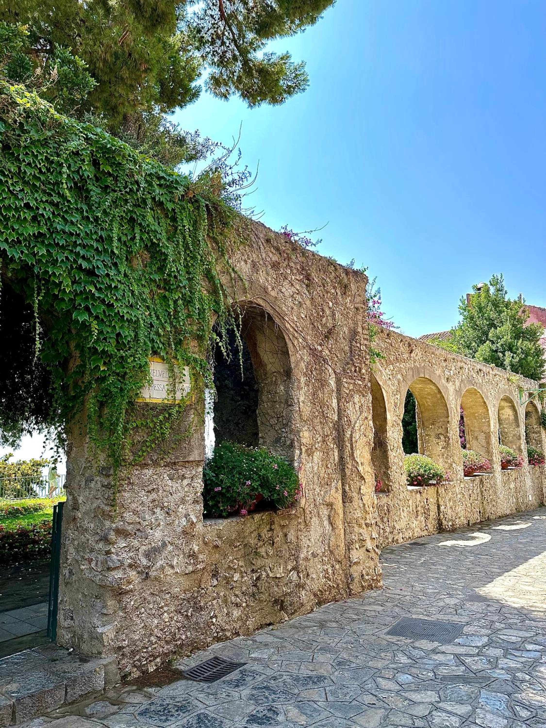 Simona House photo 3