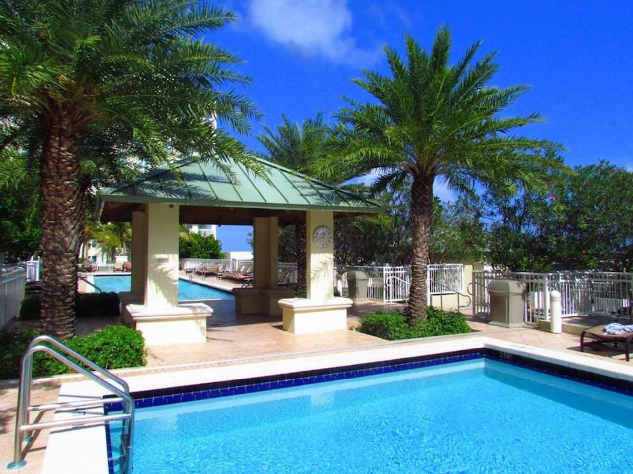 One bedroom in amazing condoBeach pass included! view 2