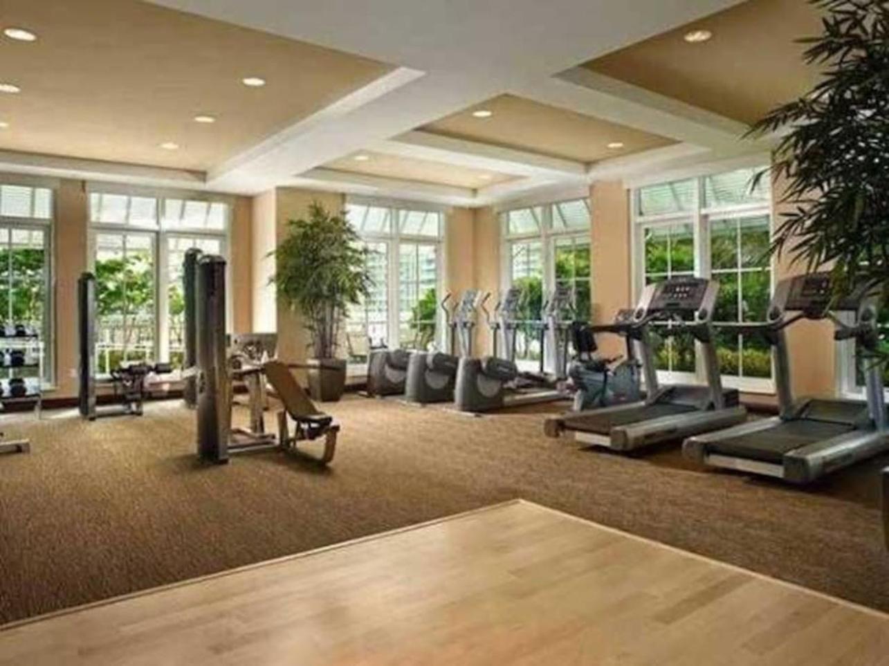 One bedroom in amazing condoBeach pass included! view 4