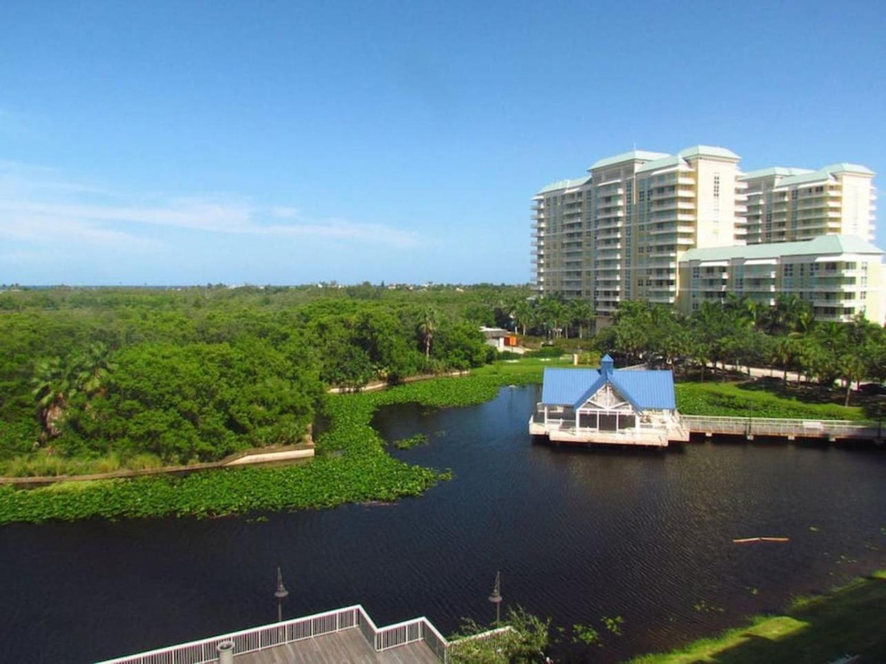 One bedroom in amazing condoBeach pass included! view 5