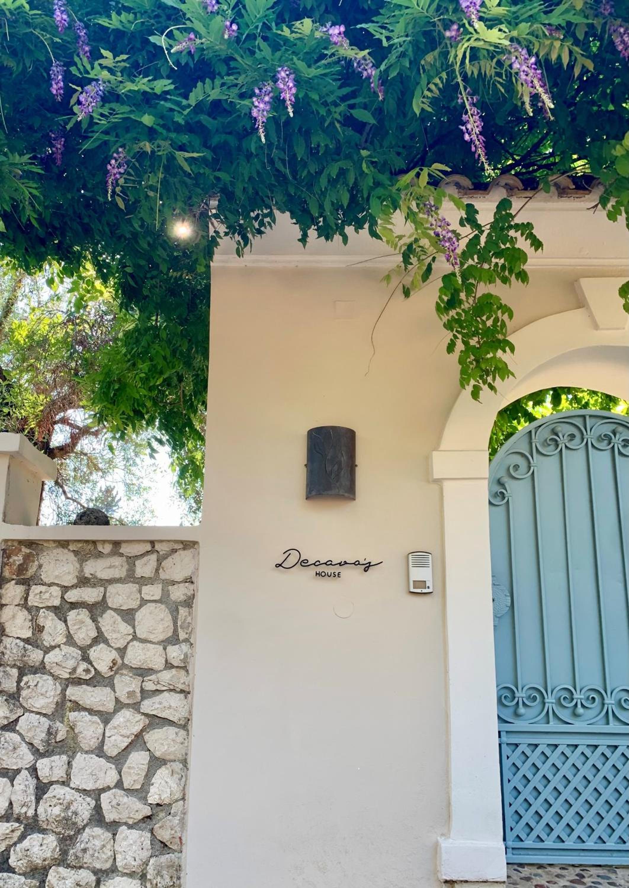 Decavos House