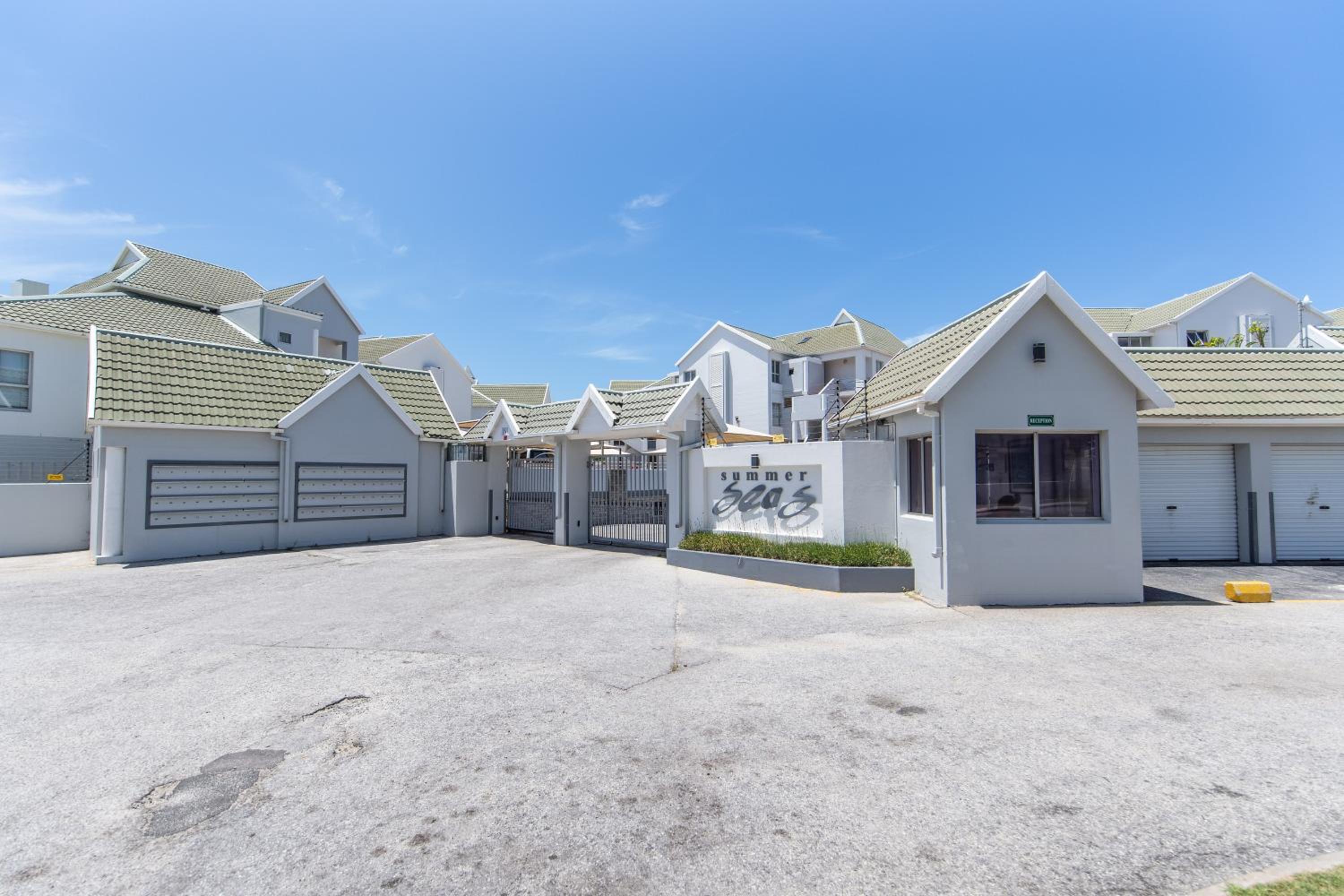 Summerseas beach living view 4