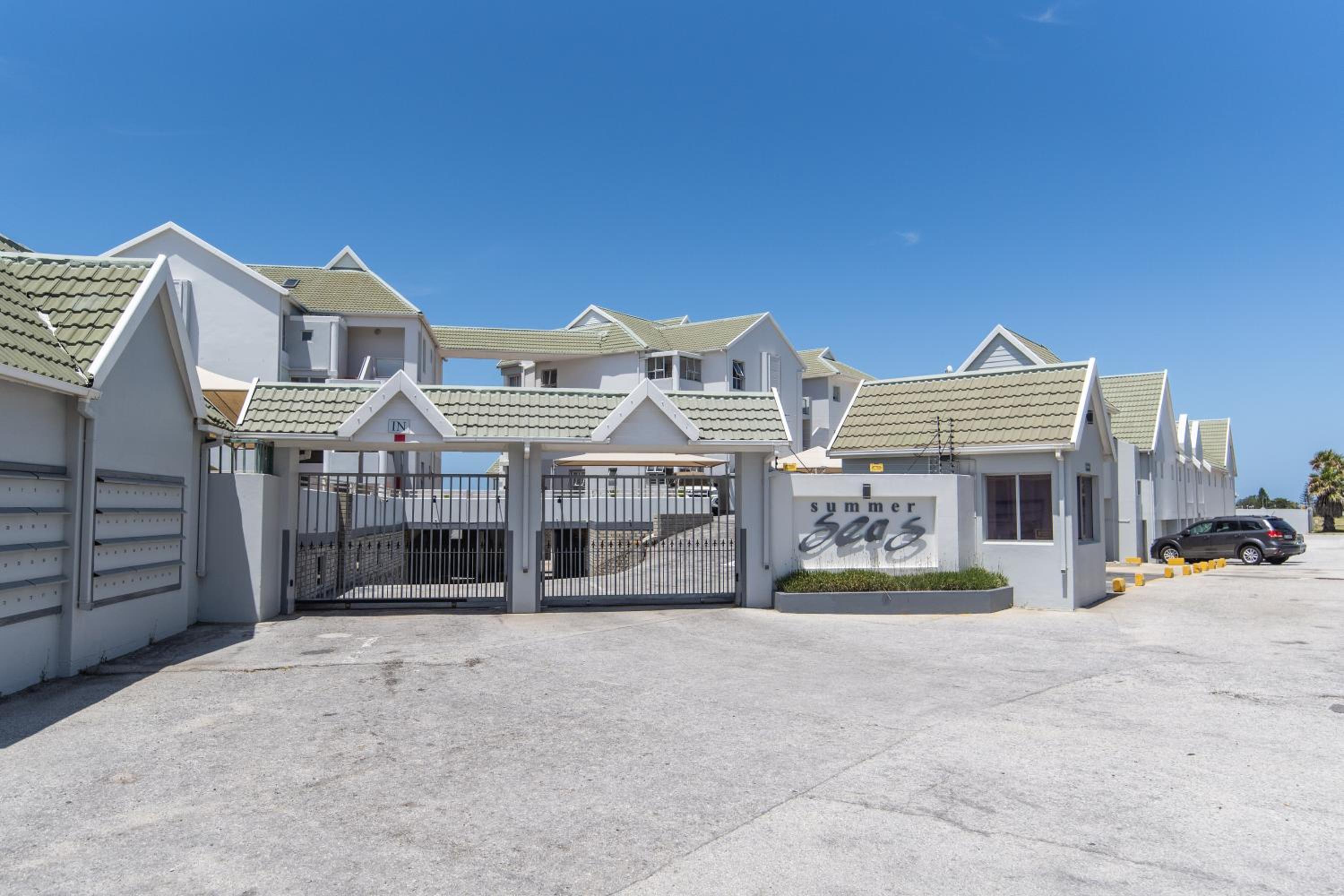 Summerseas beach living view 5