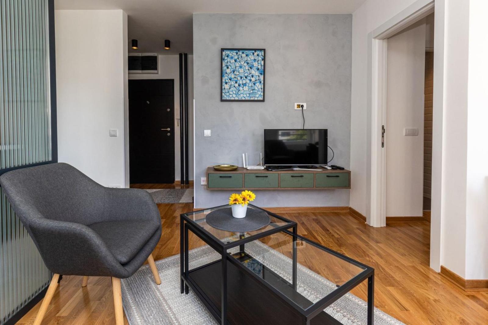 Apartment Green