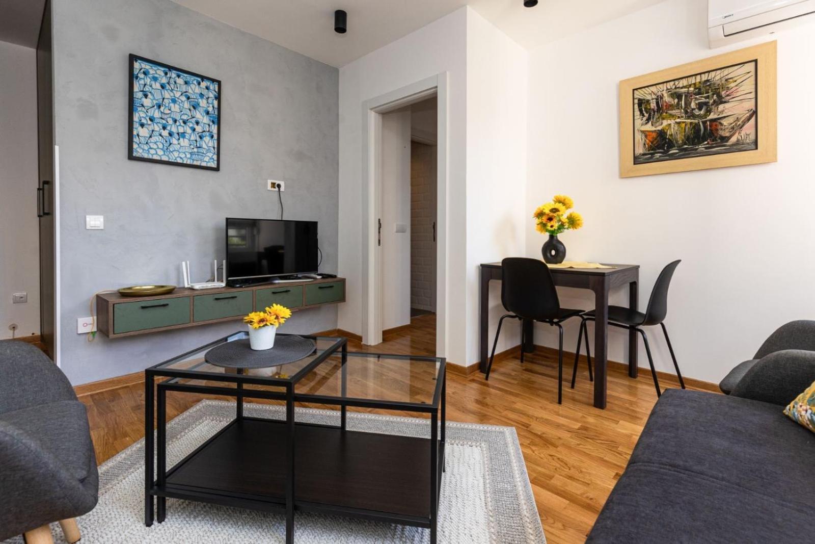 Apartment Green