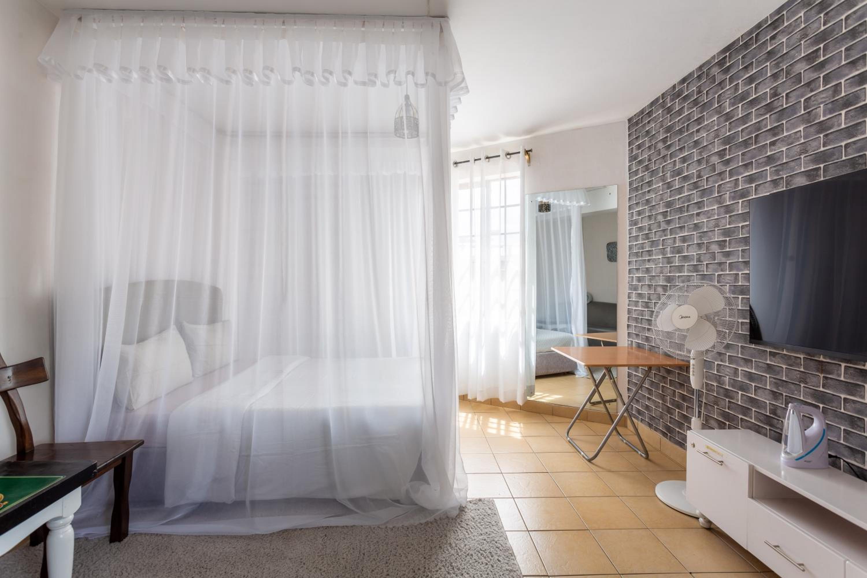 Sunny Spacious Studio