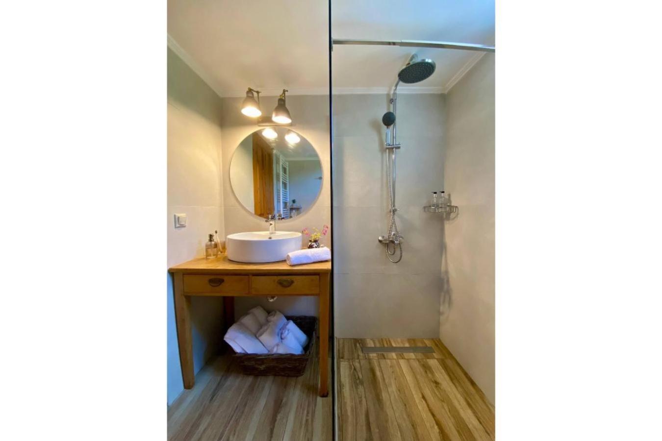 Katouna 4-bdrms bright home view 4