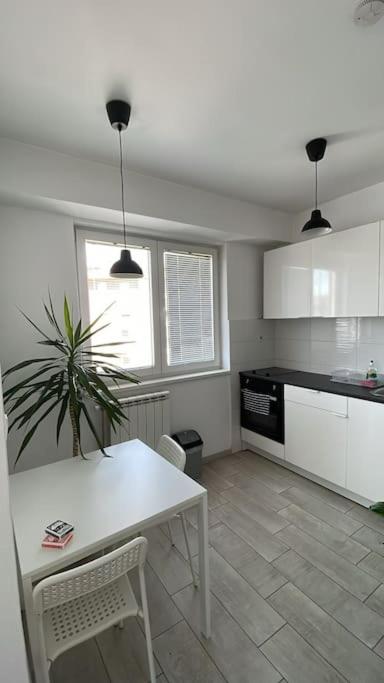 New modern Rooftop Apartment-FREE PRIVATE PARKING, self check-in view 5