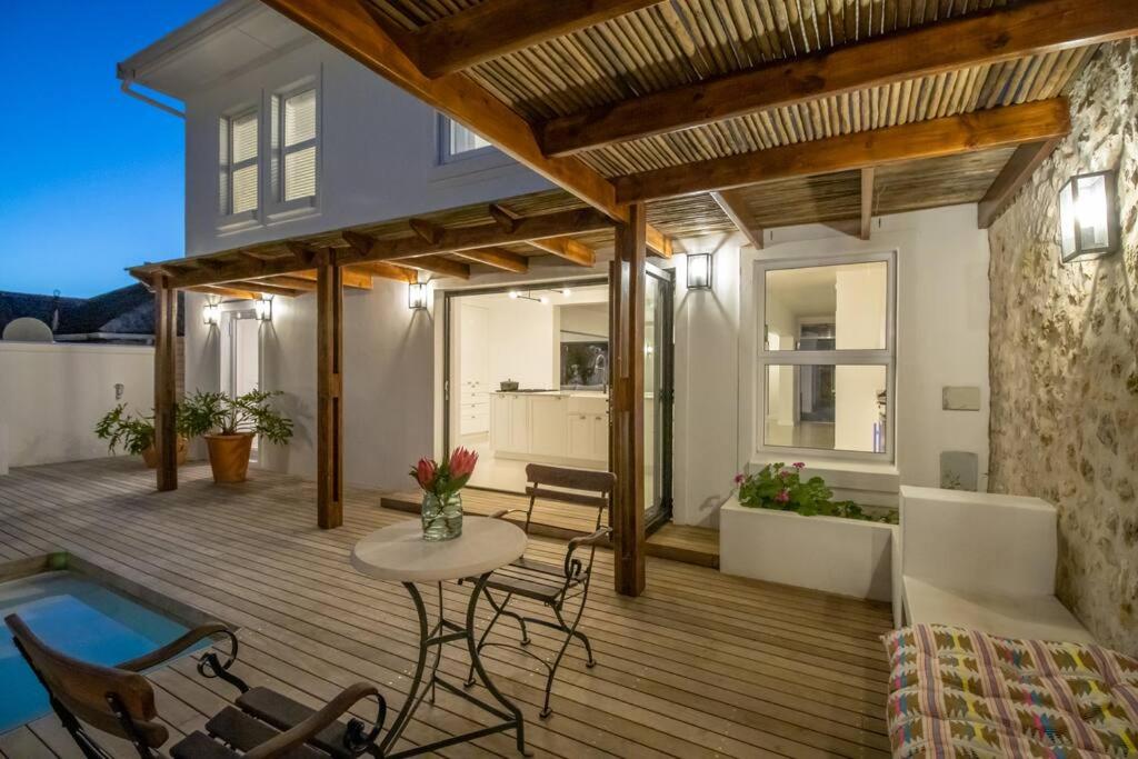 Sea, Mountains and Sunsets - Camps Bay Beach Villa