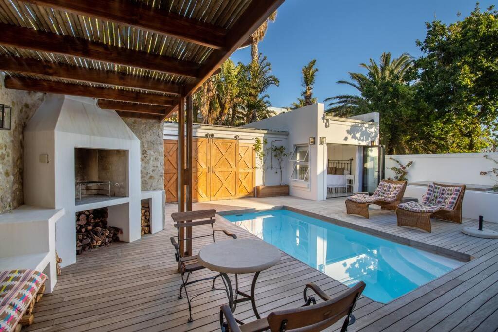 Sea, Mountains and Sunsets - Camps Bay Beach Villa