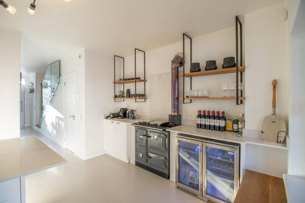 Sea, Mountains and Sunsets - Camps Bay Beach Villa