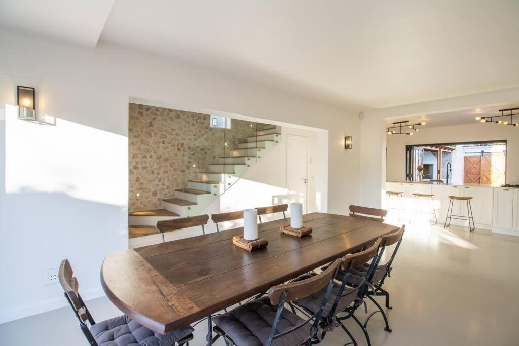 Sea, Mountains and Sunsets - Camps Bay Beach Villa