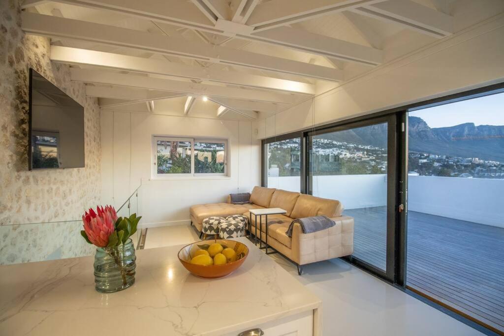 Sea, Mountains and Sunsets - Camps Bay Beach Villa