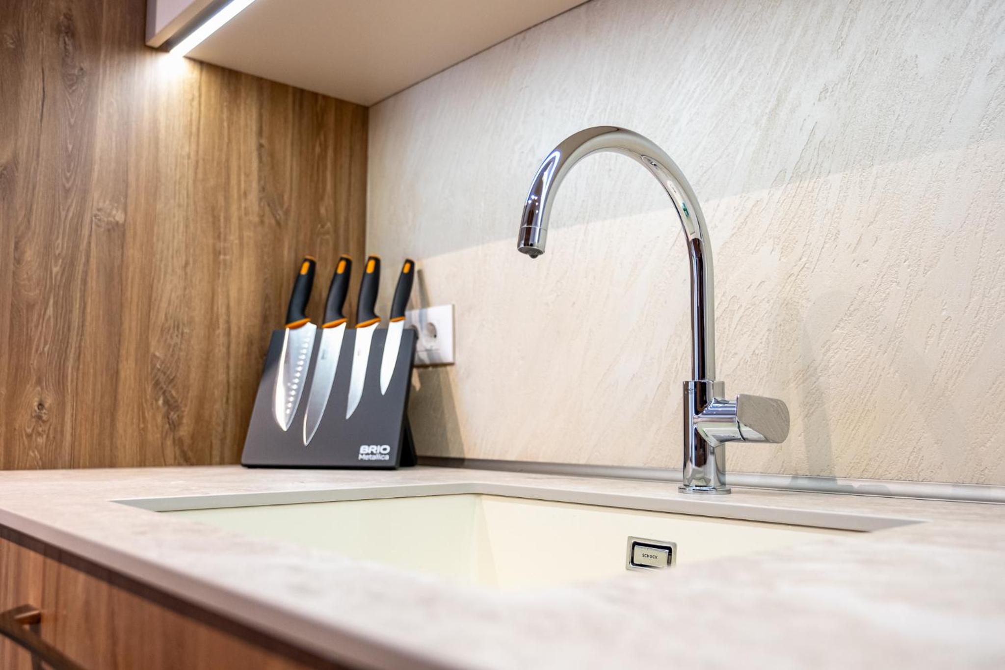 Daya 2BR Luxury Apartment