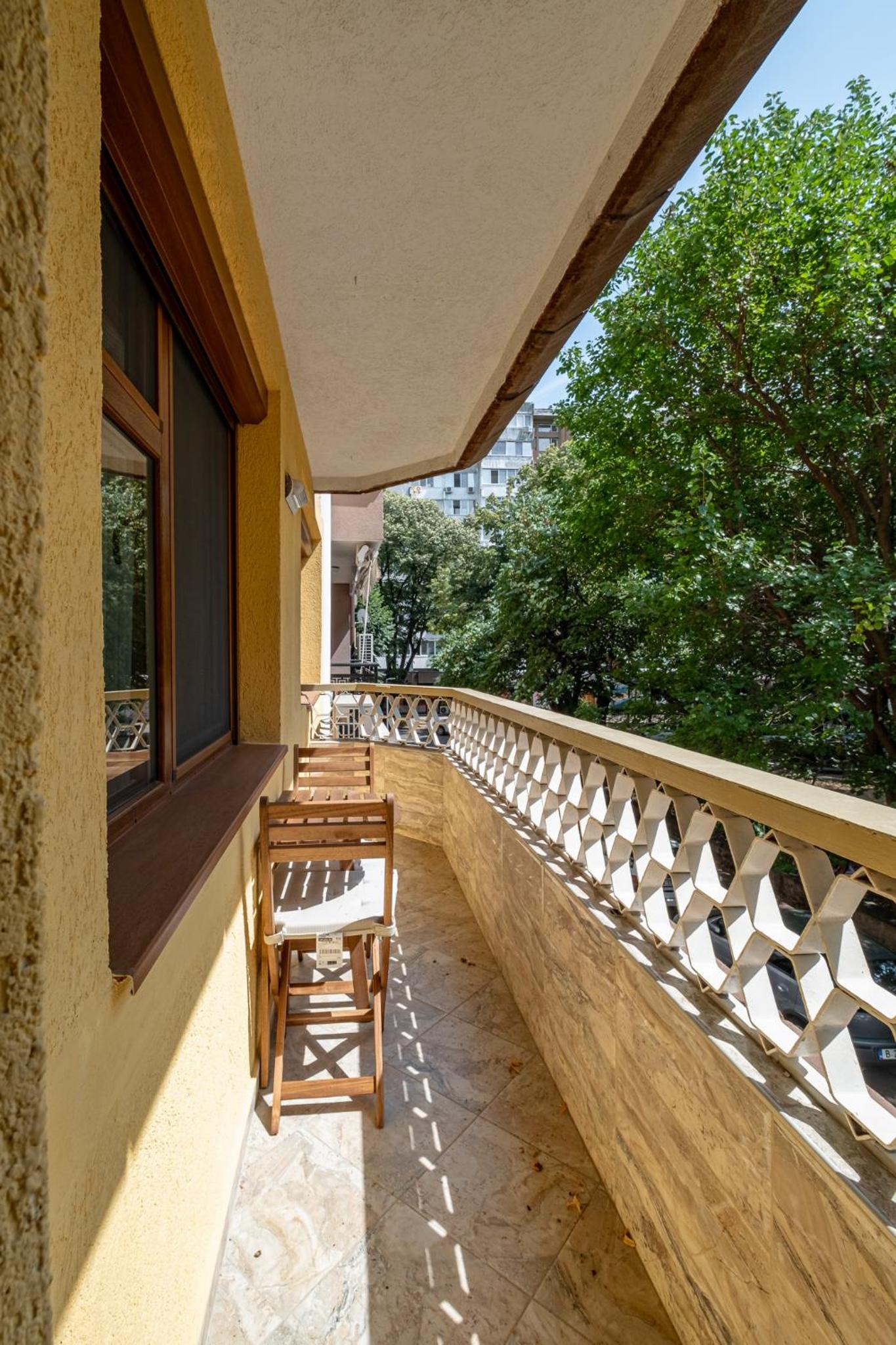 Daya 2BR Luxury Apartment