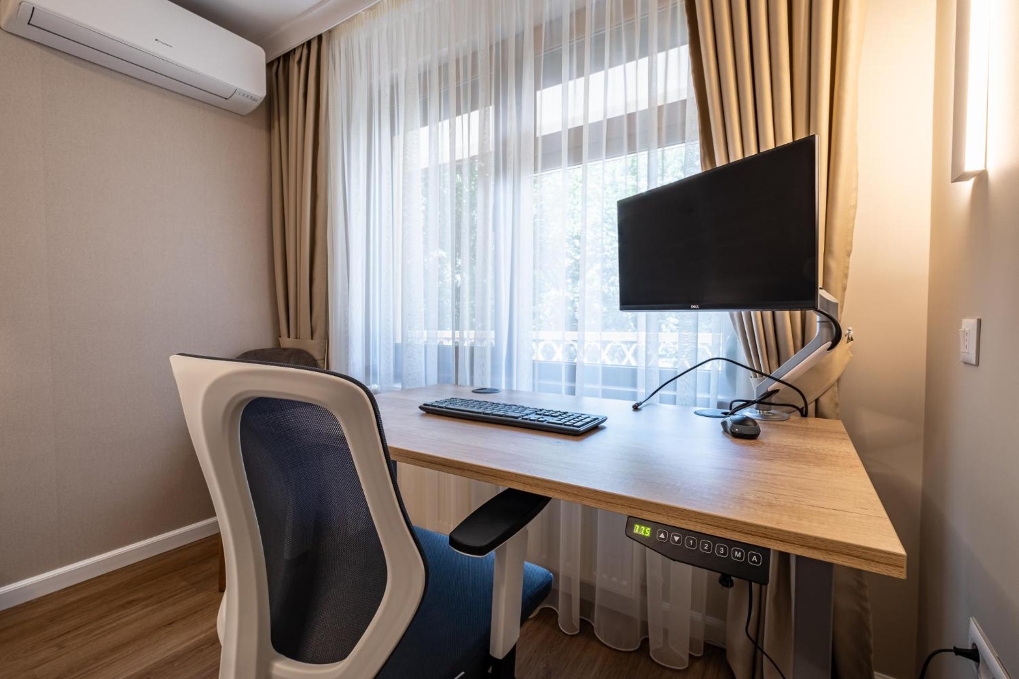 Daya 2BR Luxury Apartment