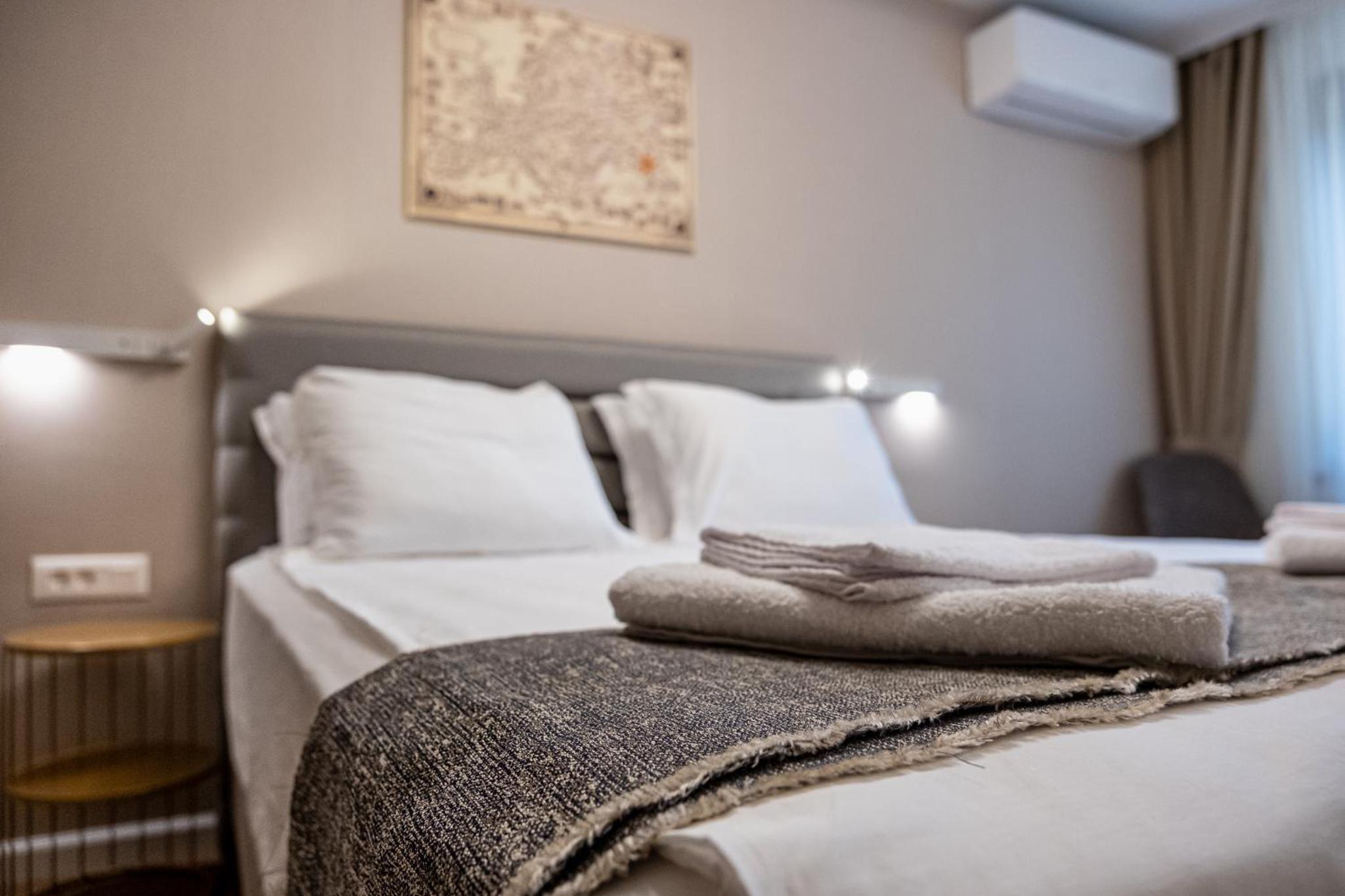 Daya 2BR Luxury Apartment