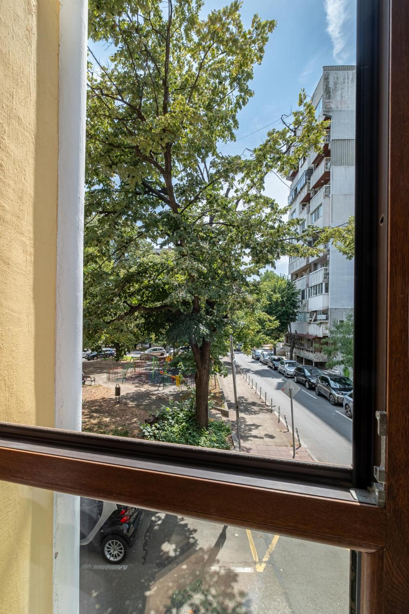 Daya 2BR Luxury Apartment