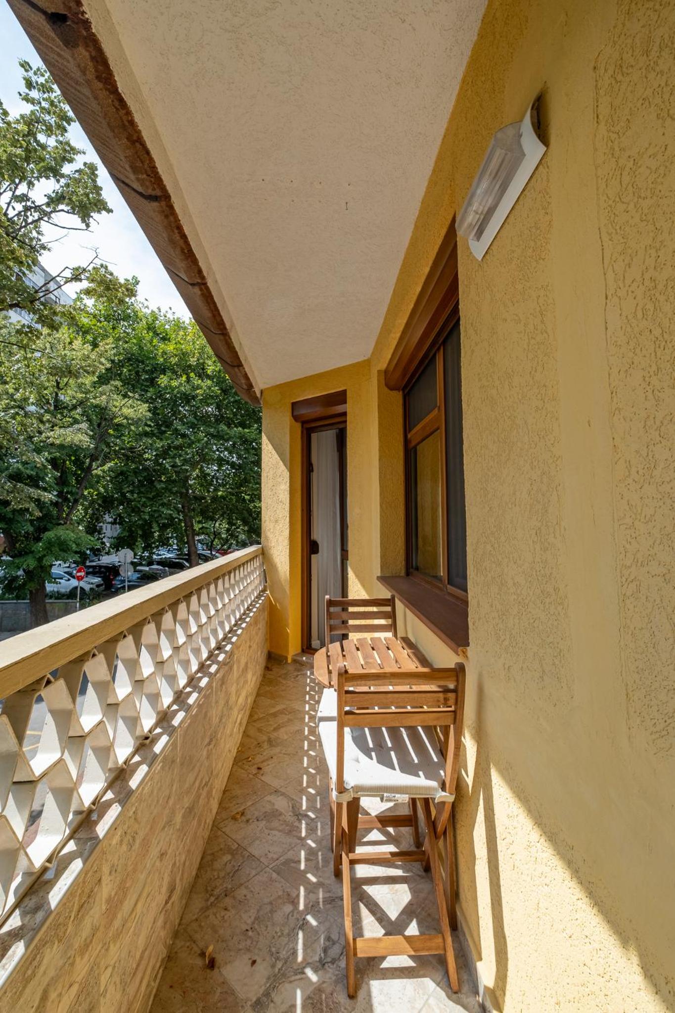 Daya 2BR Luxury Apartment