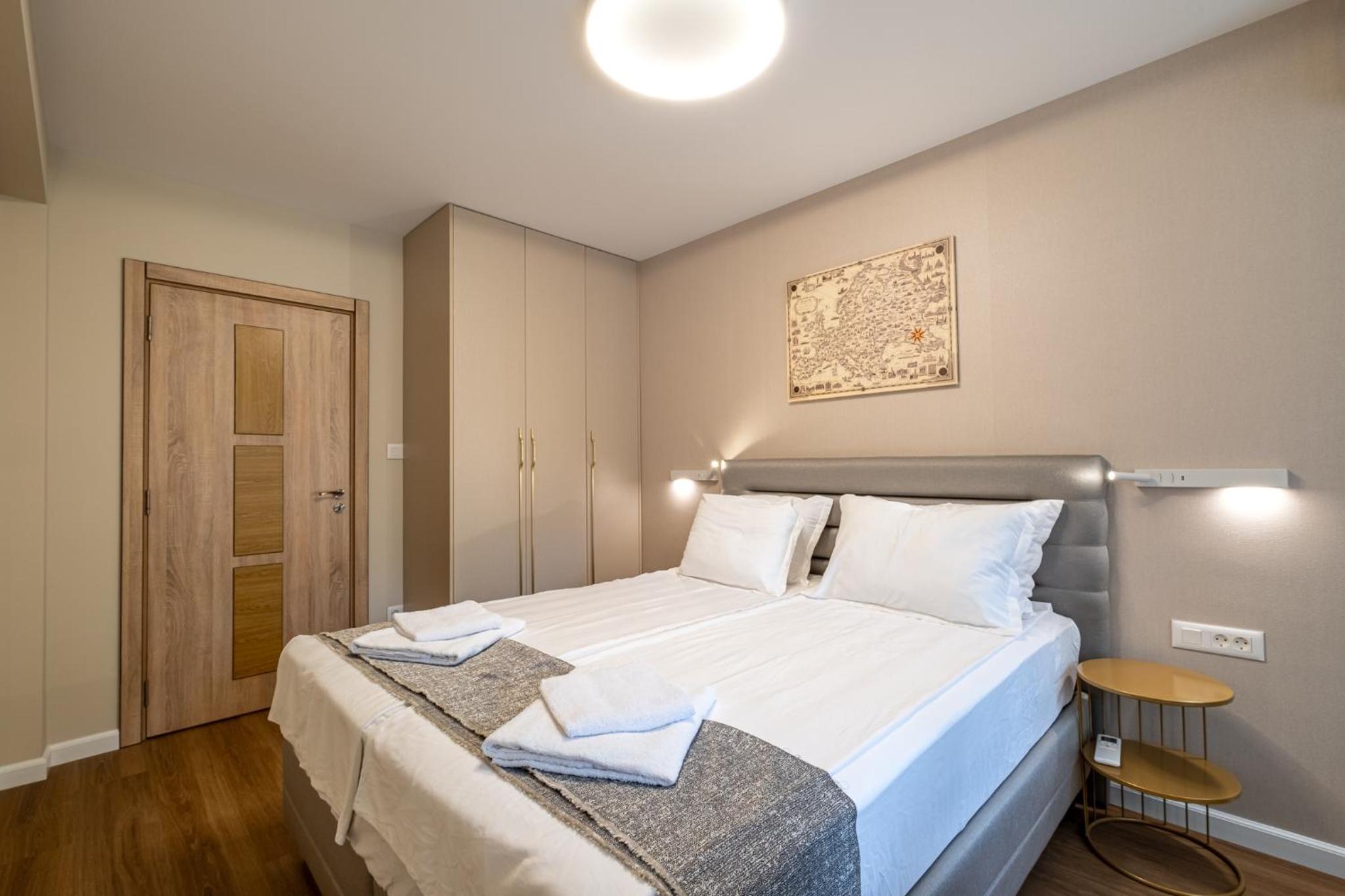 Daya 2BR Luxury Apartment