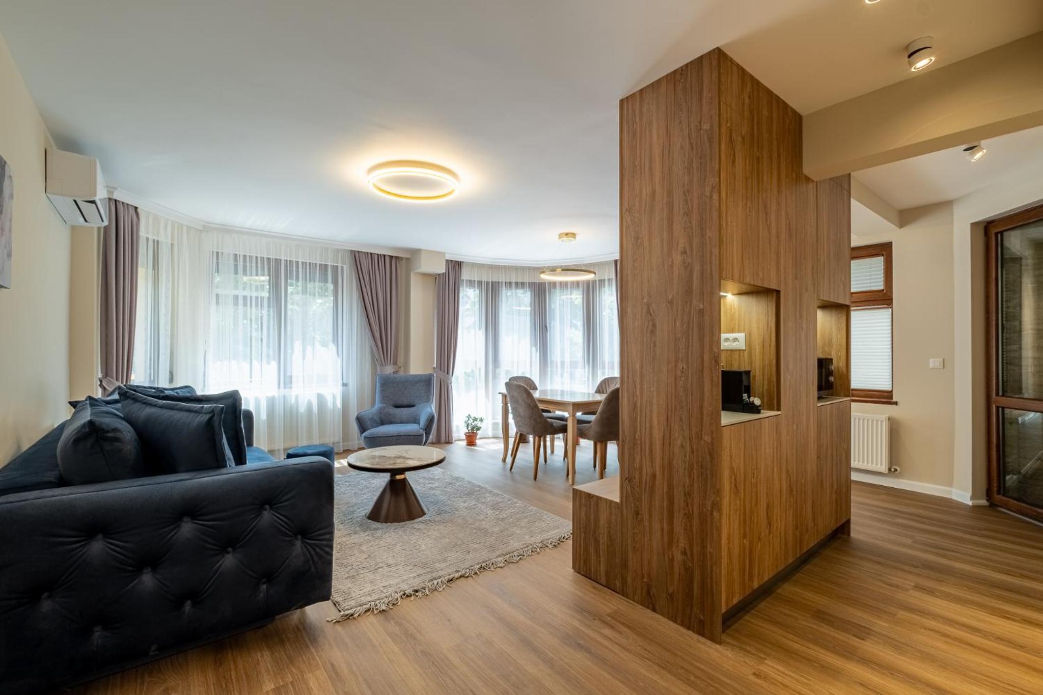 Daya 2BR Luxury Apartment