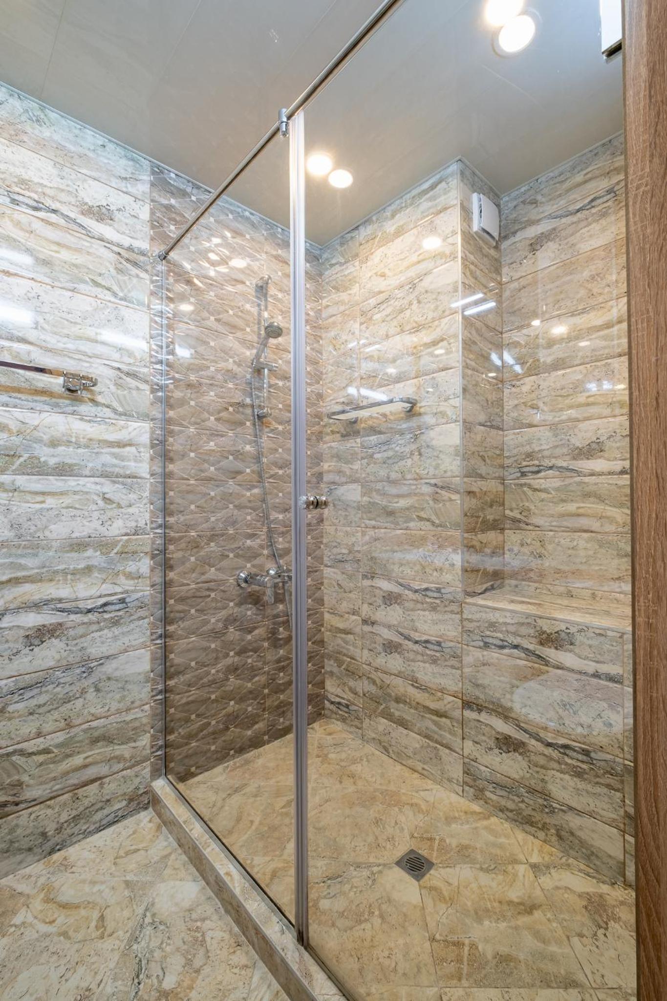 Daya 2BR Luxury Apartment
