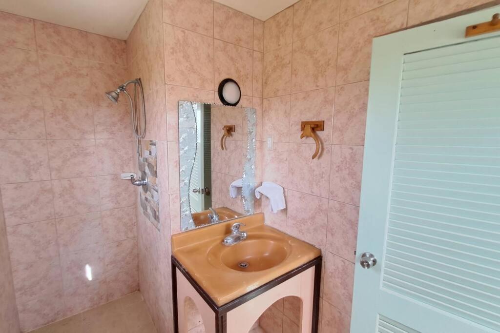 Oceanfront apartment in Oistins!