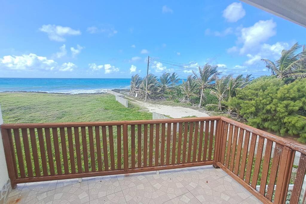 Oceanfront apartment in Oistins!