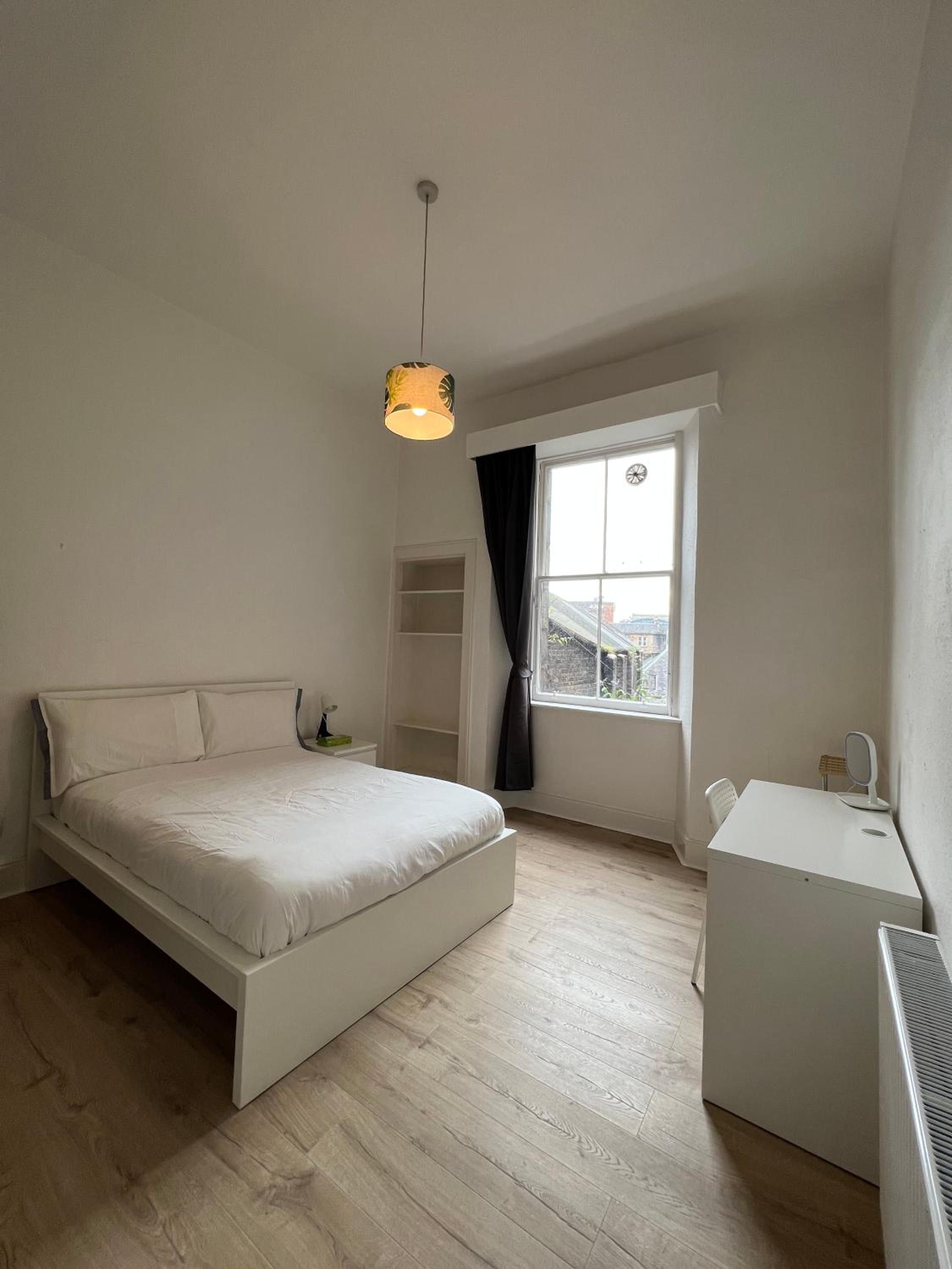 Spacious boutique two-bedroom apartment next to the castle