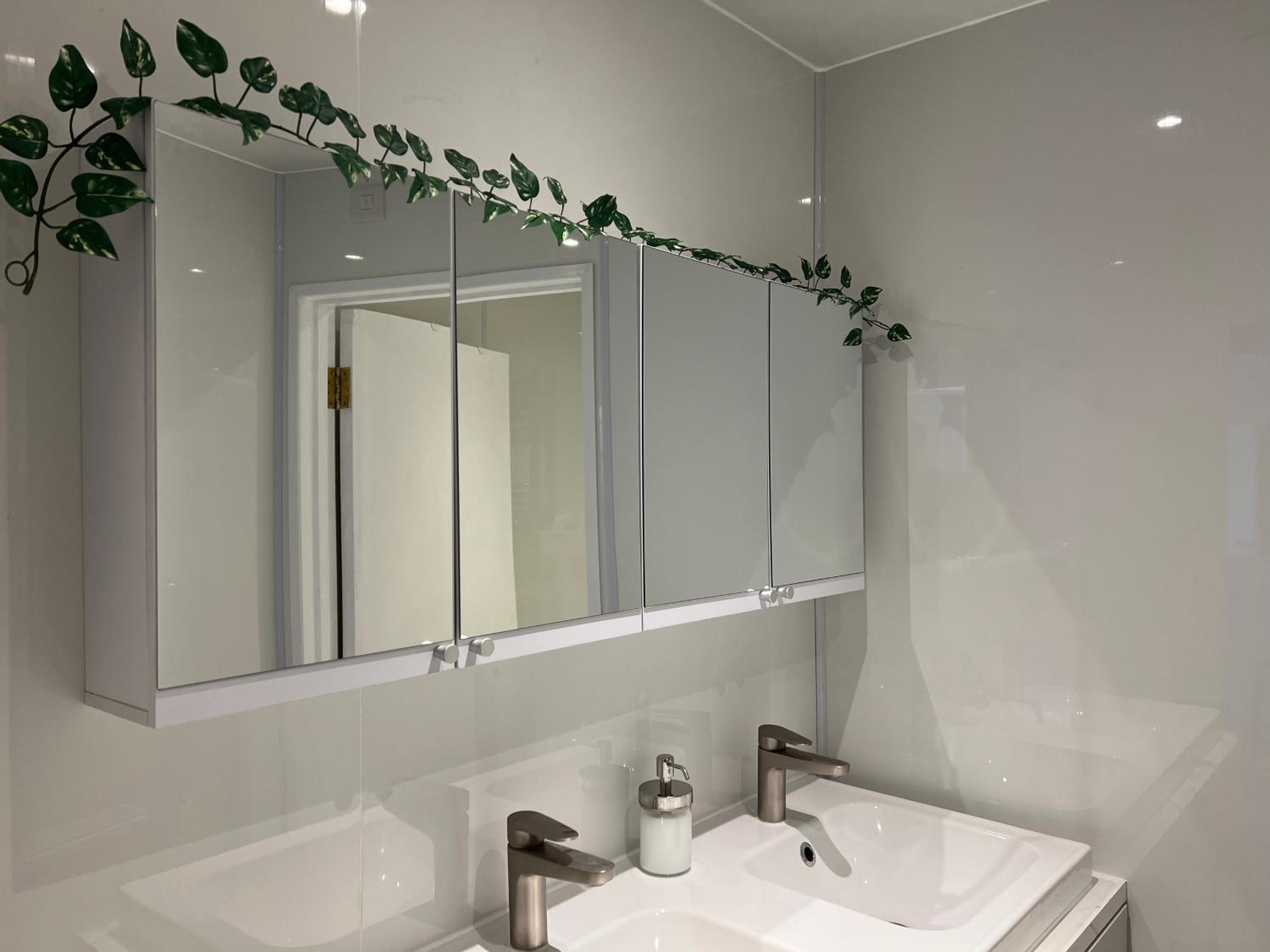 Spacious boutique two-bedroom apartment next to the castle photo 4