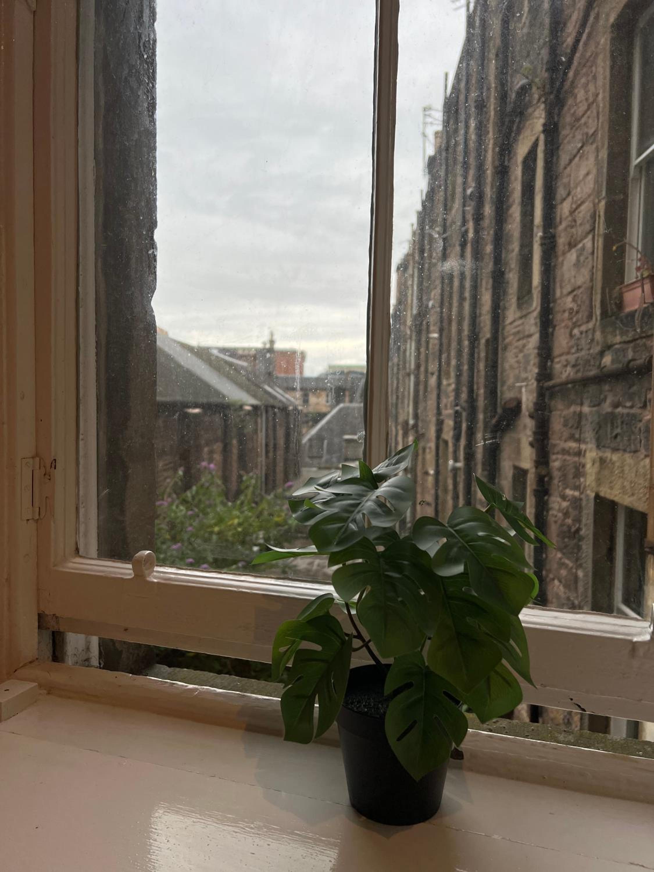 Spacious boutique two-bedroom apartment next to the castle