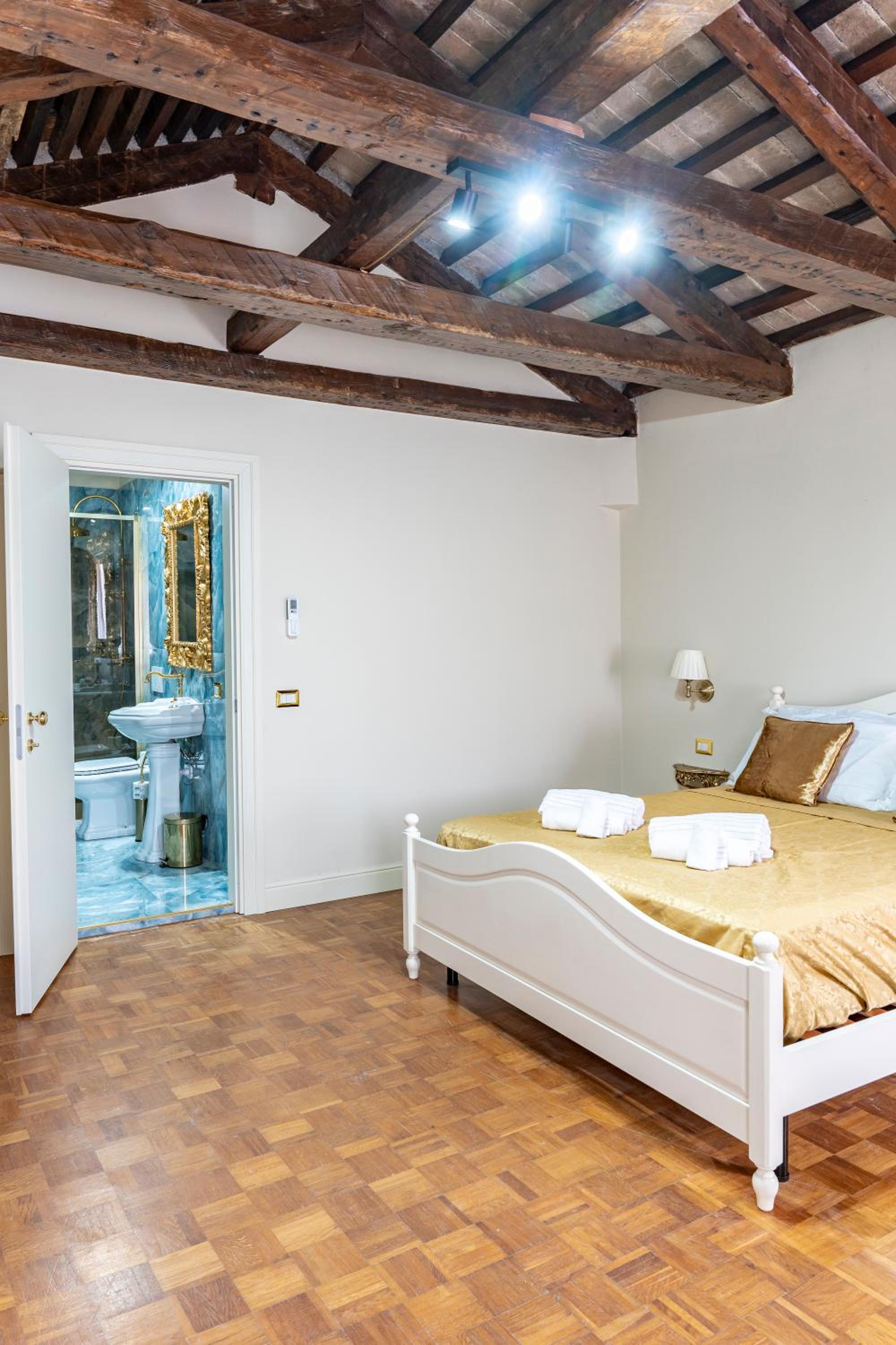 Palazzo Titti Rialto Suites
