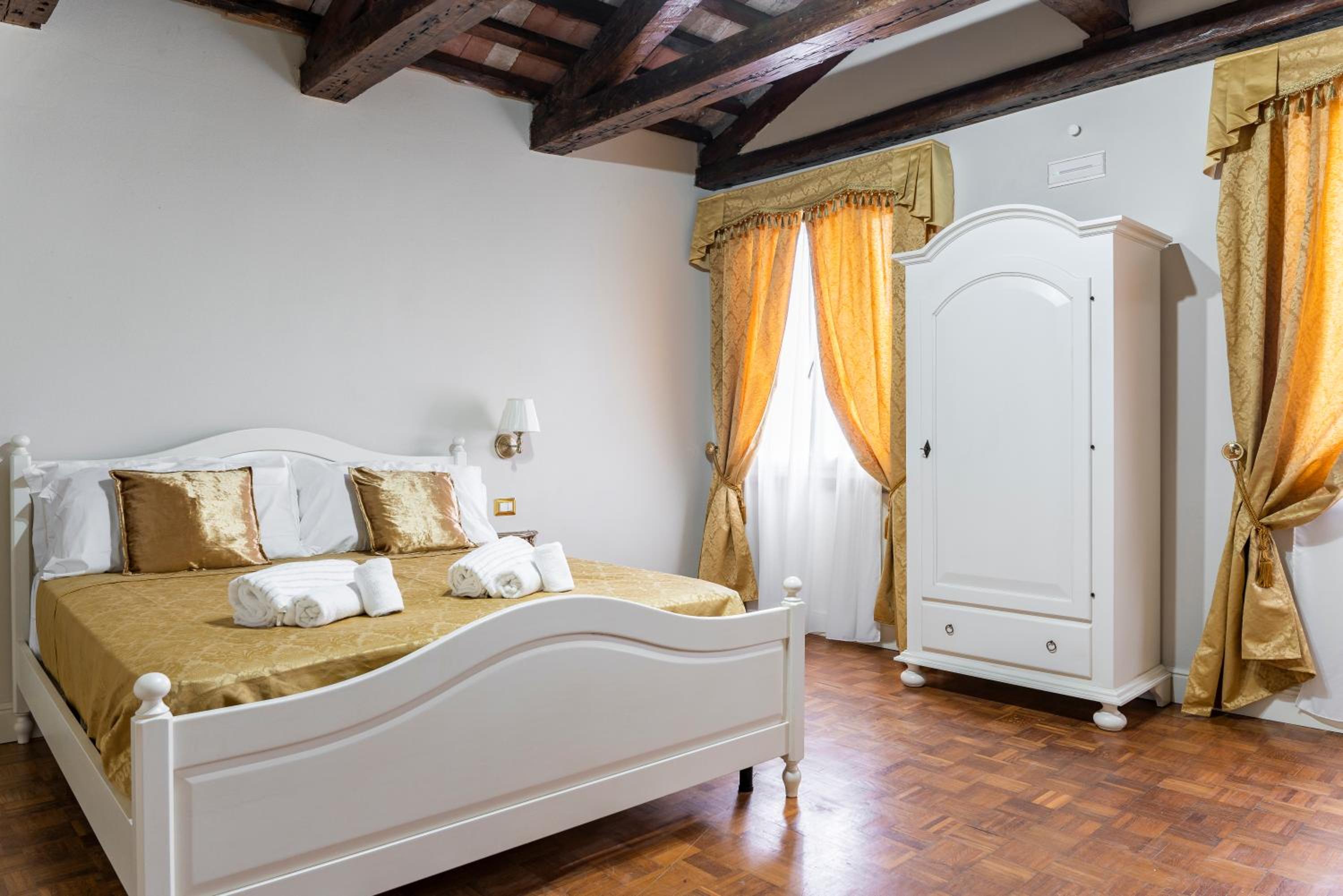 Palazzo Titti Rialto Suites