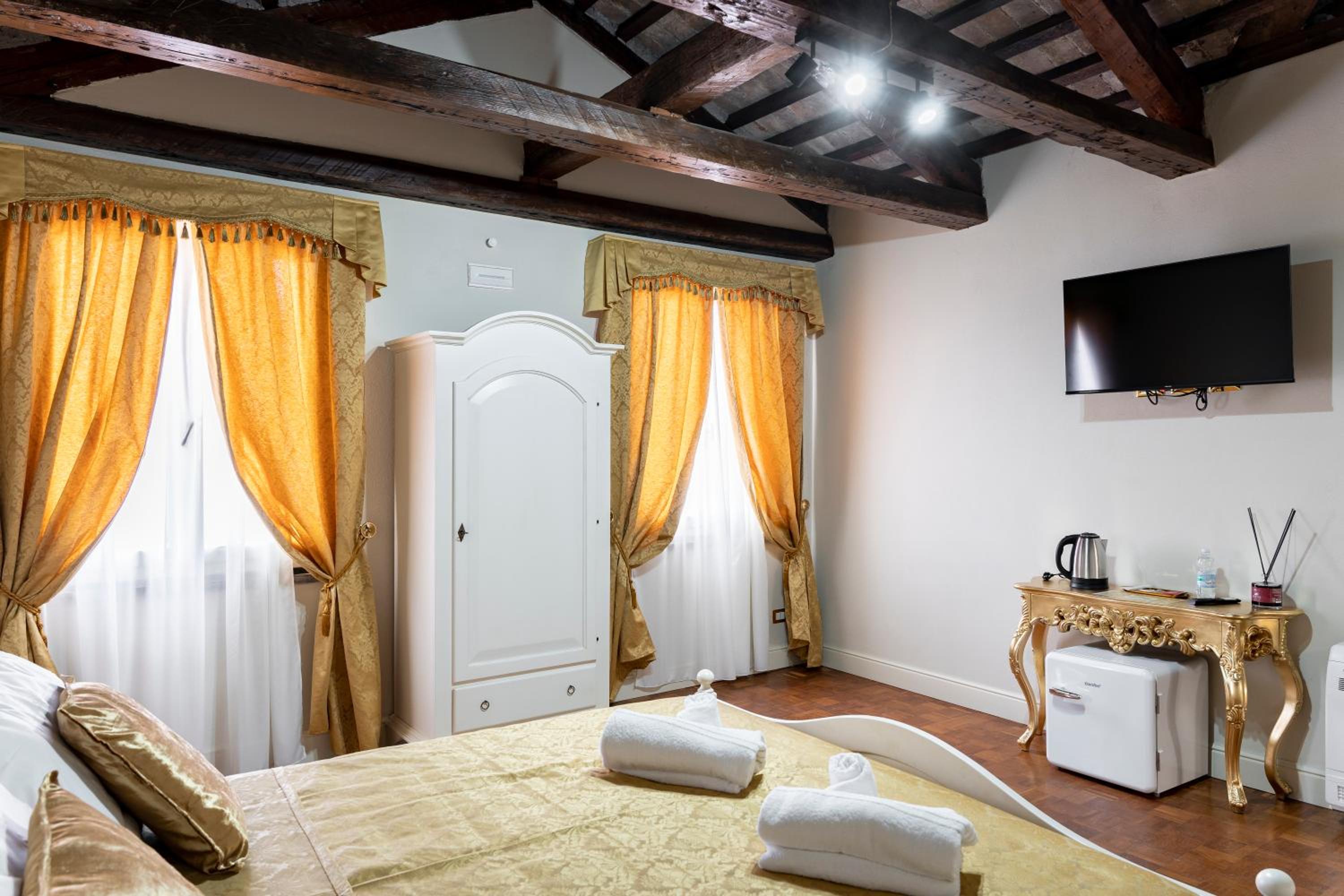 Palazzo Titti Rialto Suites