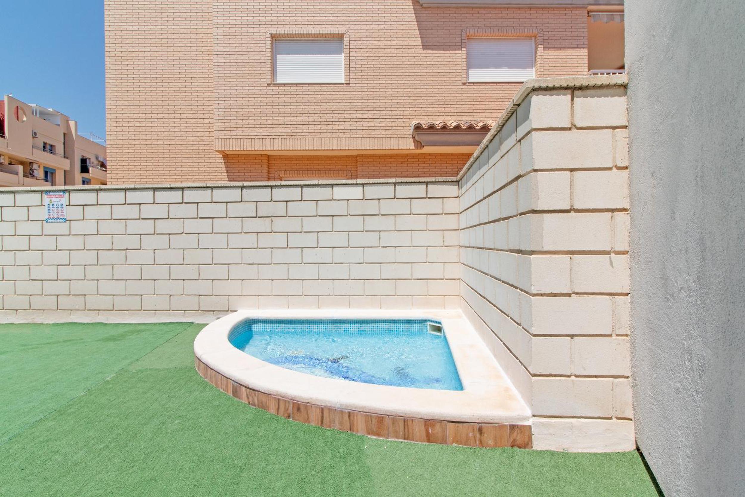 Global Properties, Apartamento con terraza y piscina en Canet de Berenguer