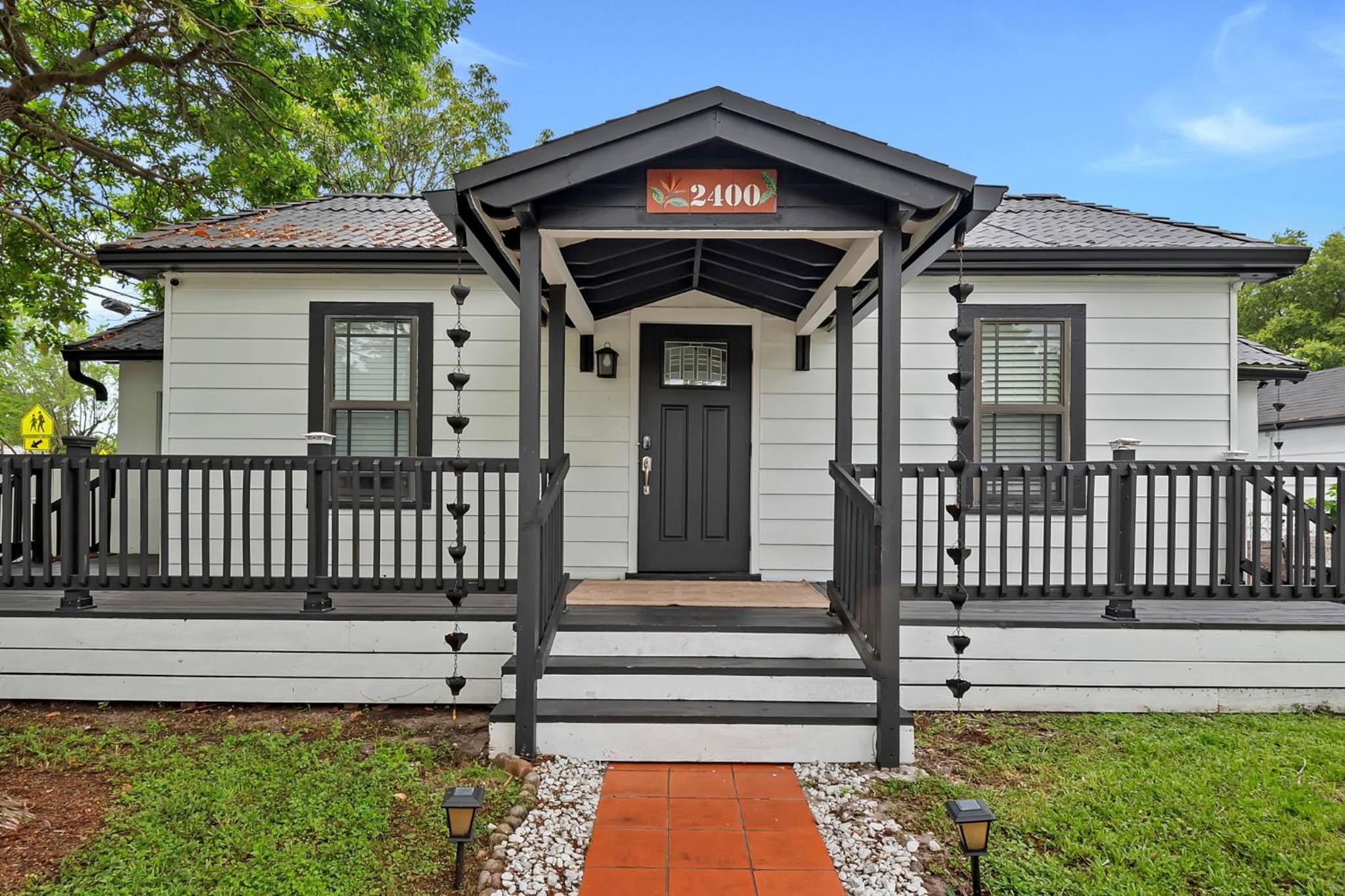 Cozy Cottage close to Brickell 2400