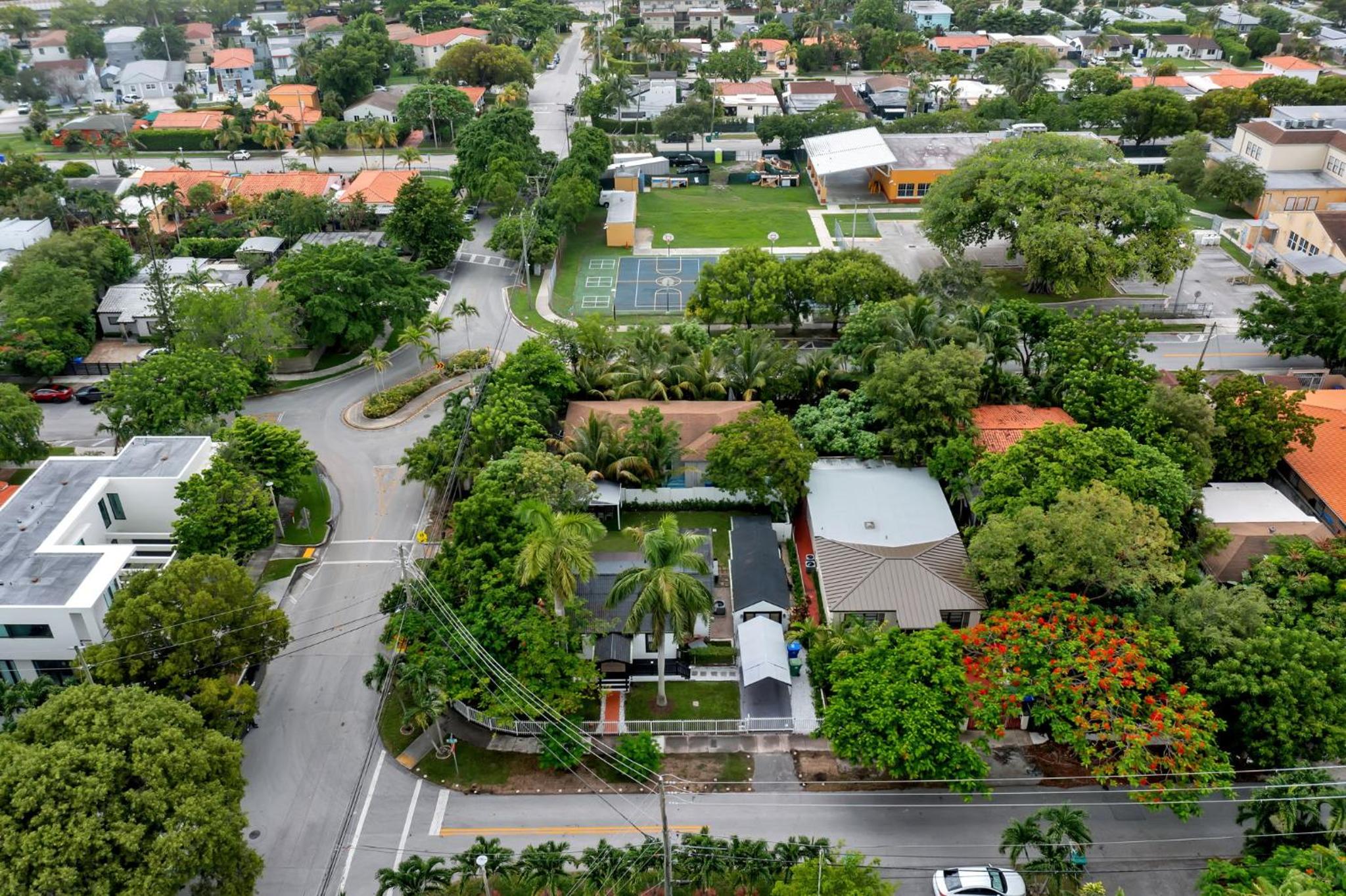 Cozy Cottage close to Brickell 2400