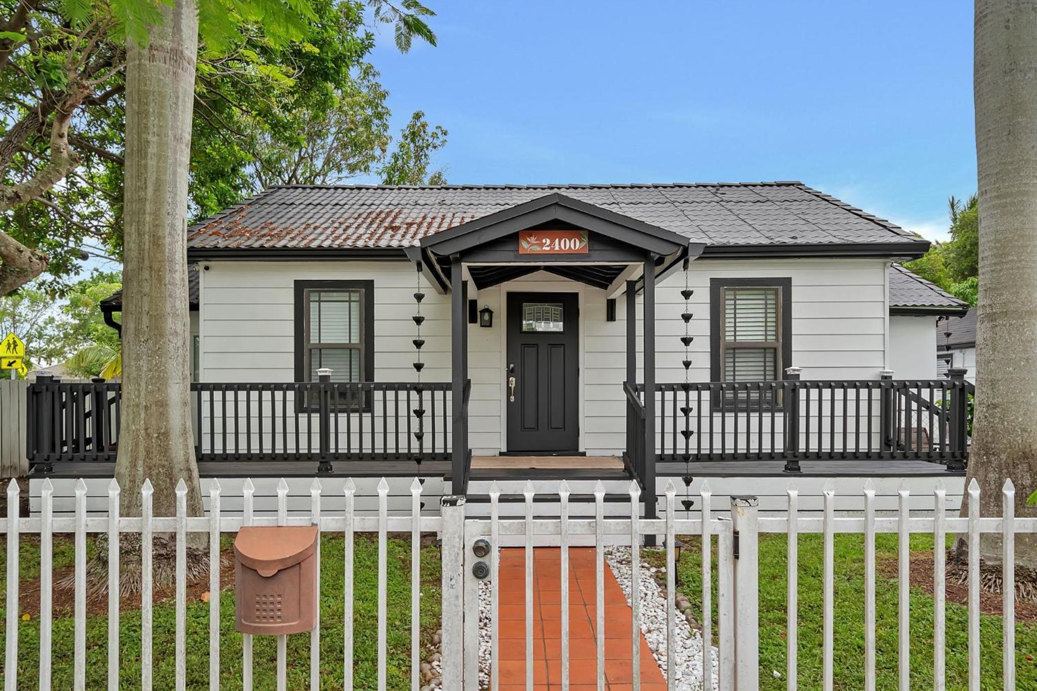 Cozy Cottage close to Brickell 2400
