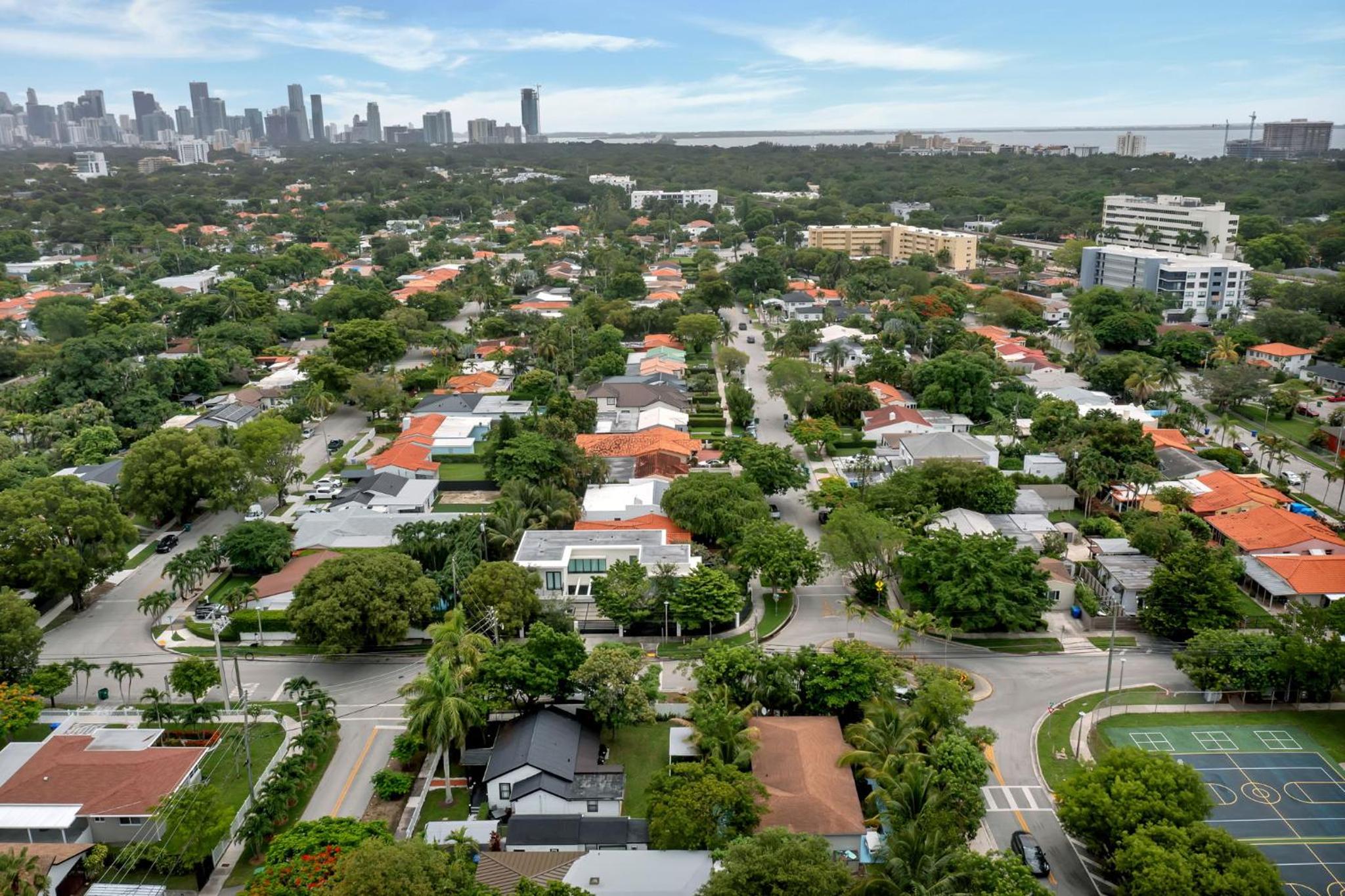 Cozy Cottage close to Brickell 2400
