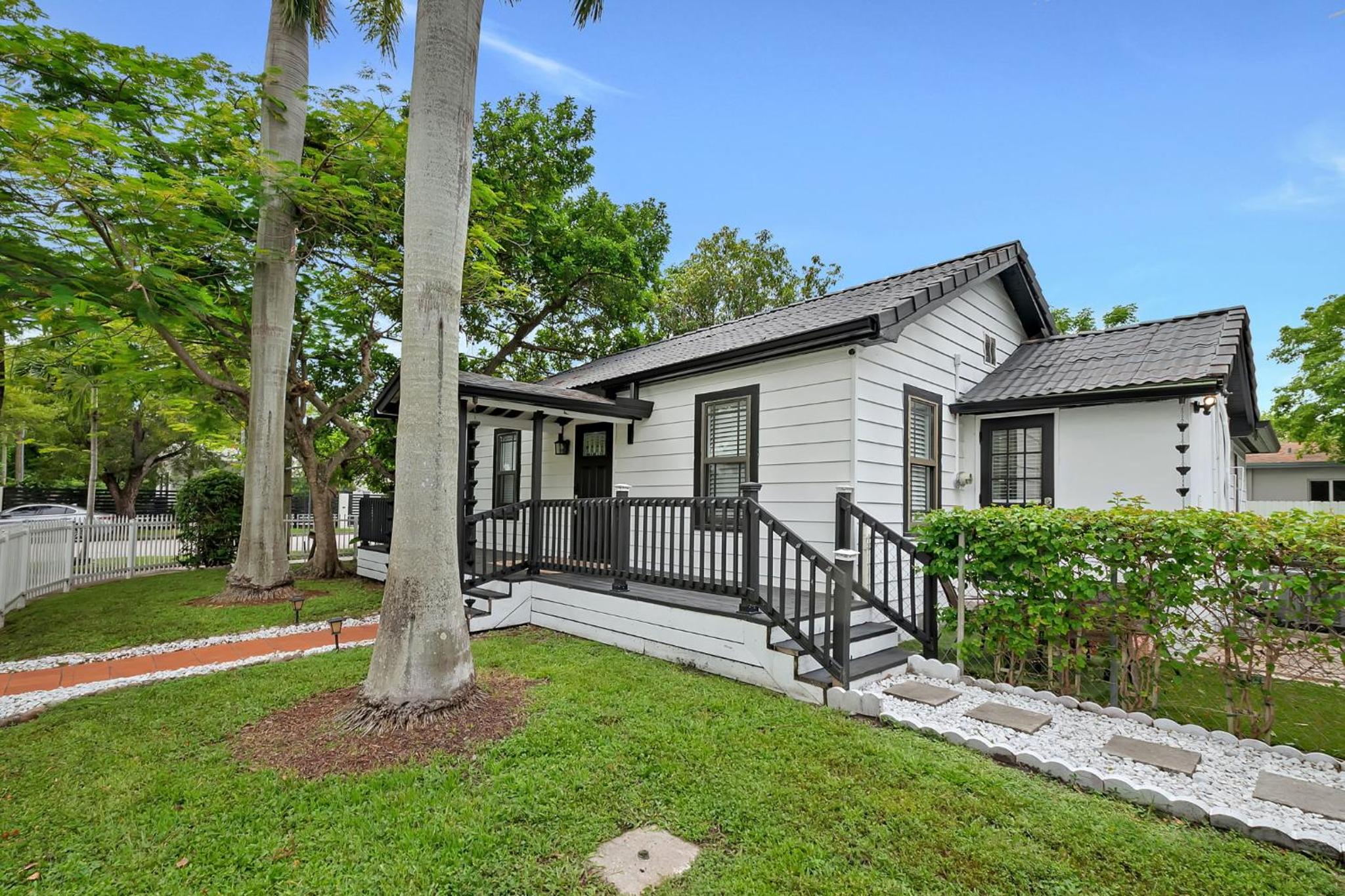 Cozy Cottage close to Brickell 2400