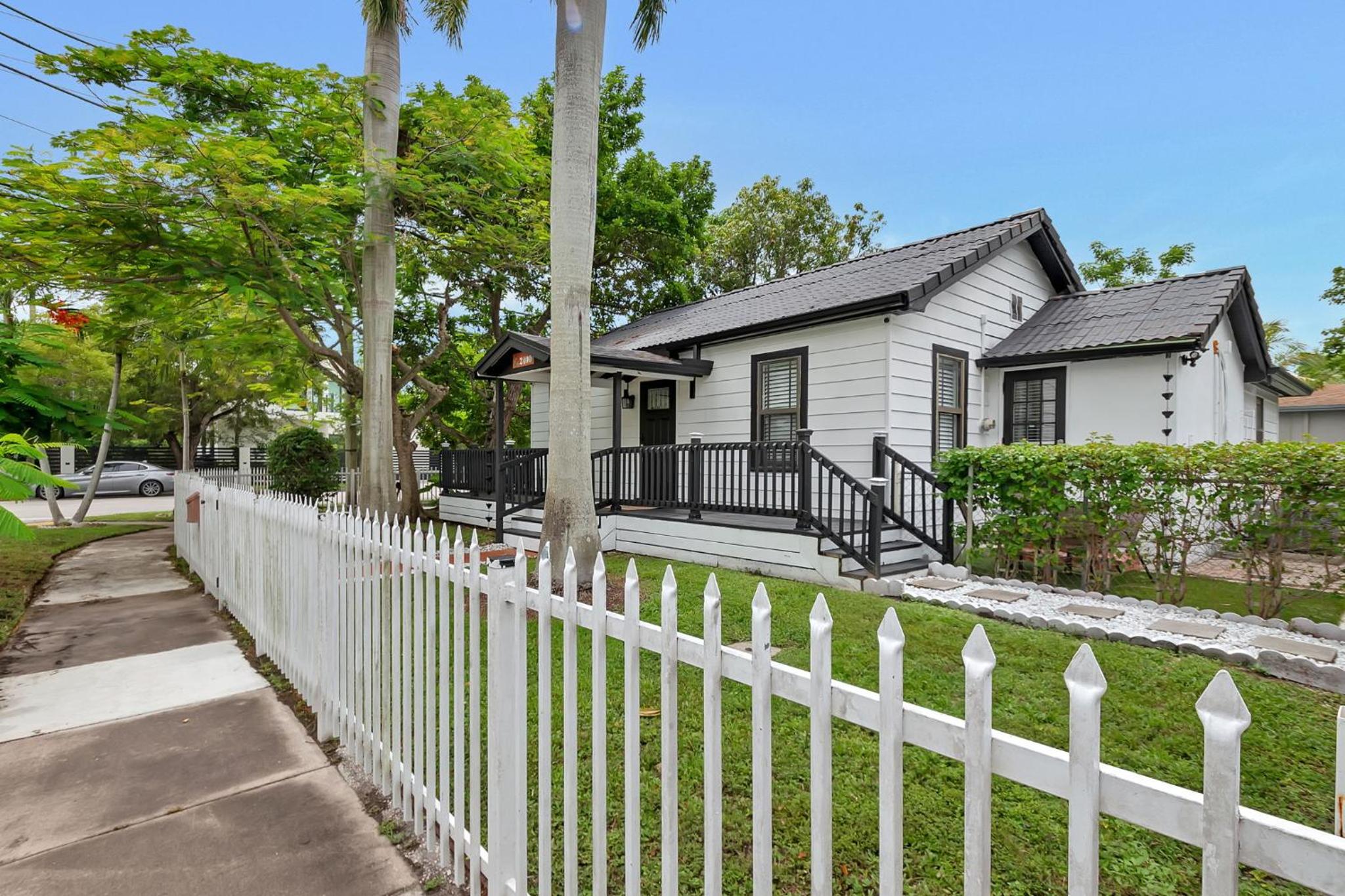Cozy Cottage close to Brickell 2400