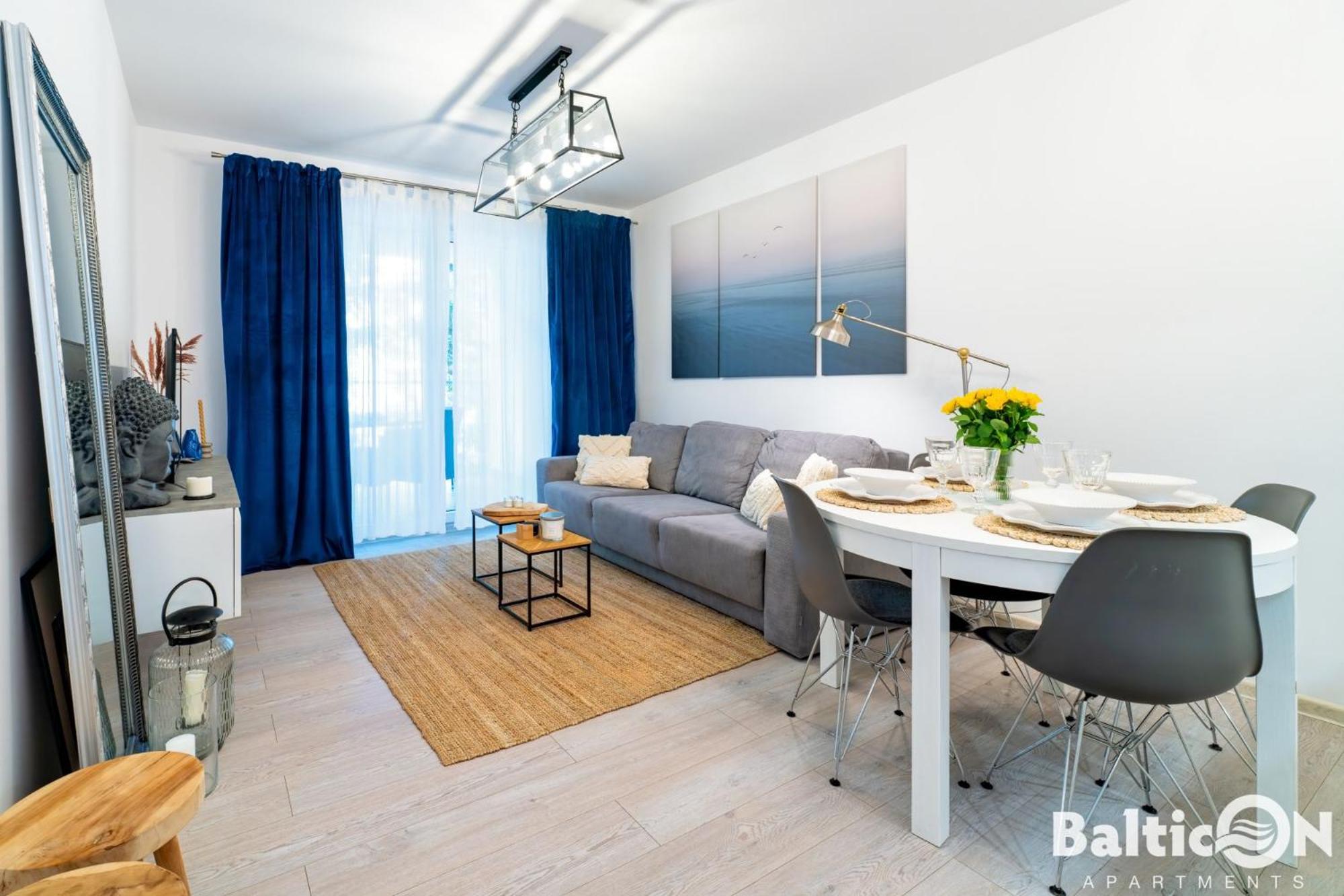 Apartamenty BalticON Polanki - Sauna, Fitness inclusive - Basen latem, Pool im Sommer