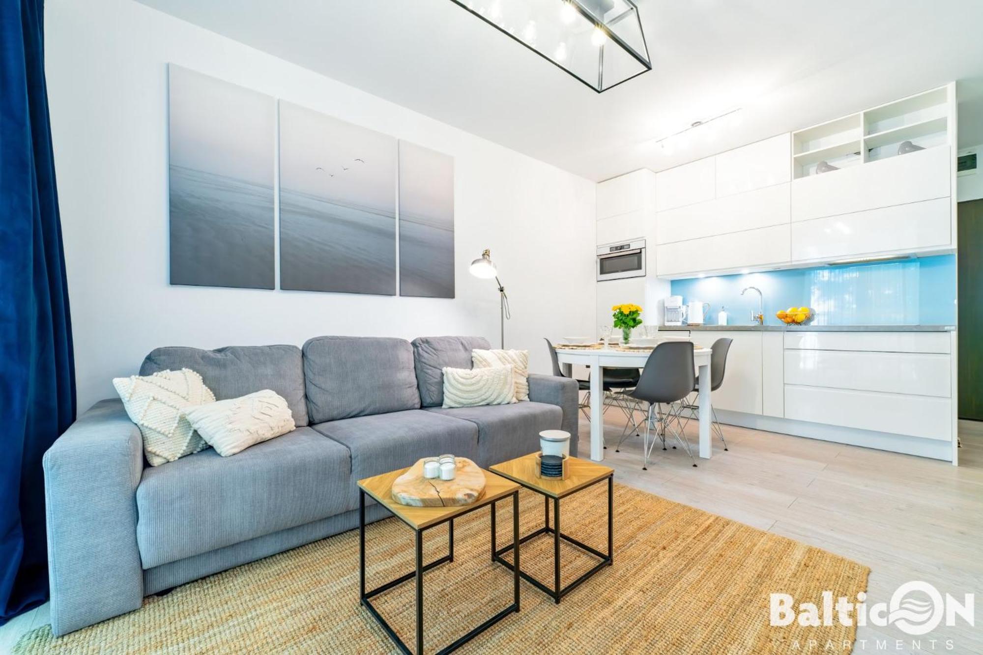 Apartamenty BalticON Polanki - Sauna, Fitness inclusive - Basen latem, Pool im Sommer