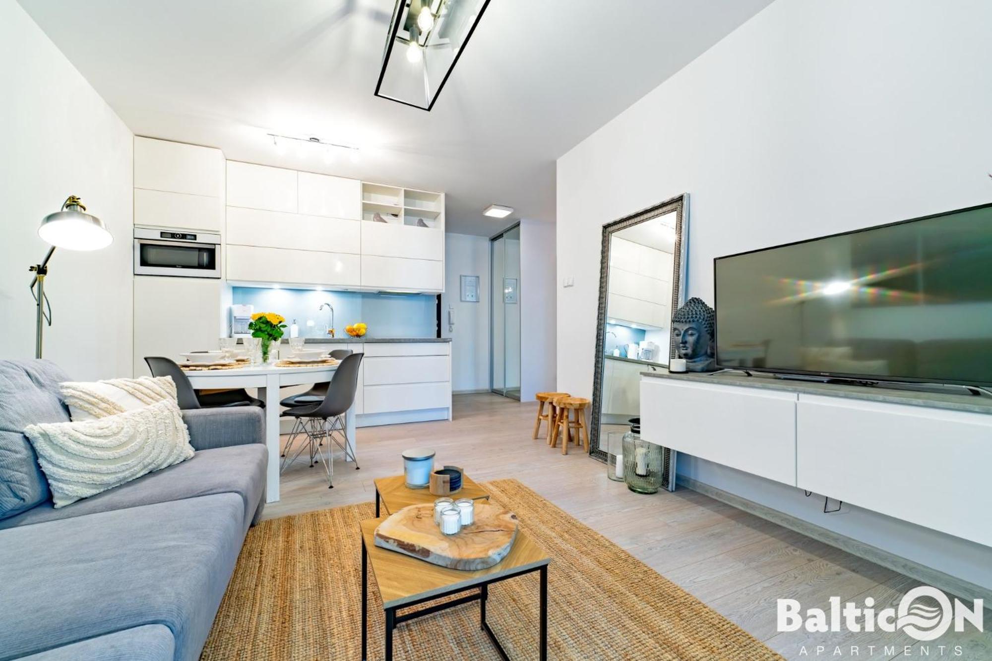 Apartamenty BalticON Polanki - Sauna, Fitness inclusive - Basen latem, Pool im Sommer
