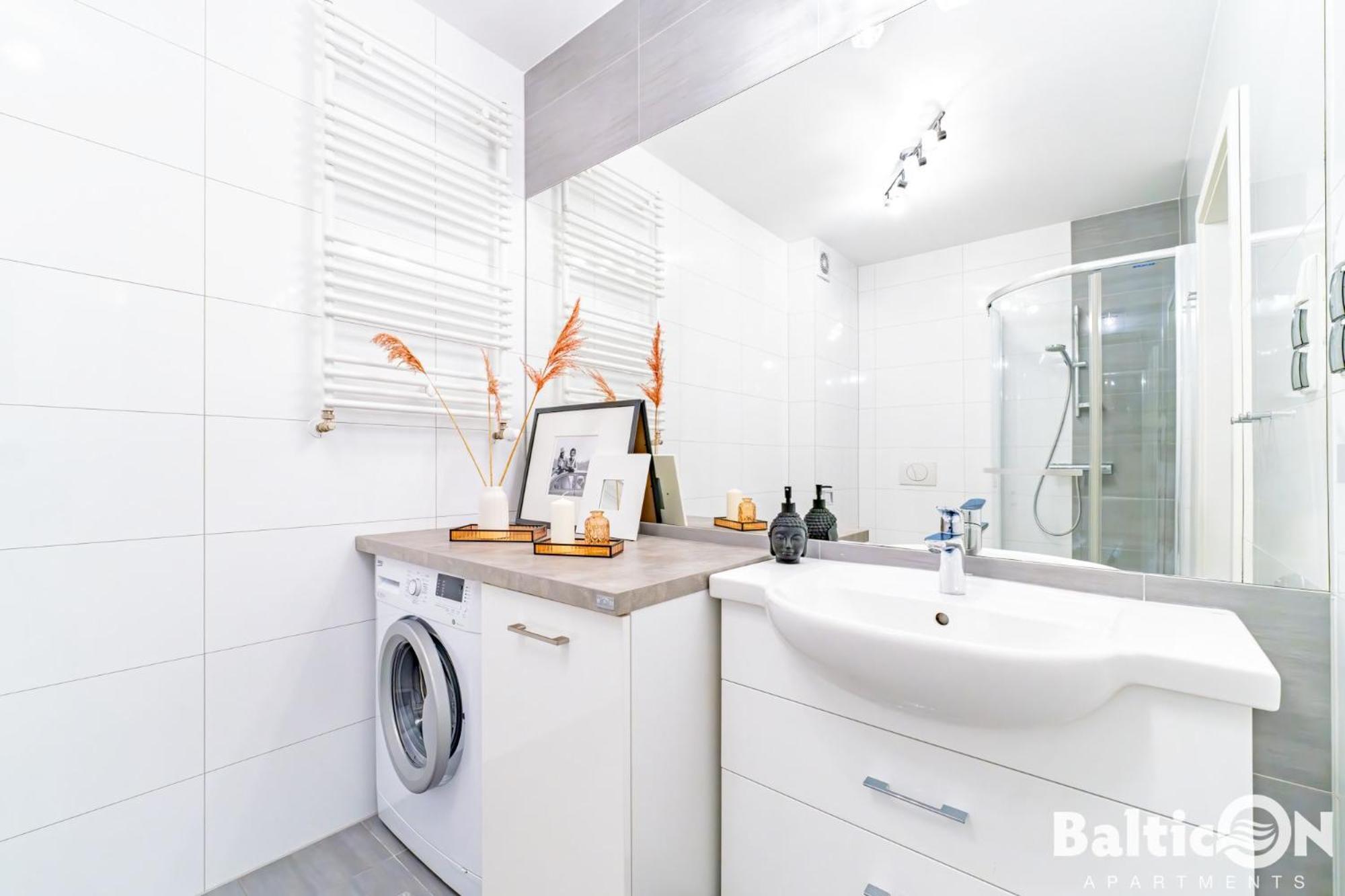 Apartamenty BalticON Polanki - Sauna, Fitness inclusive - Basen latem, Pool im Sommer