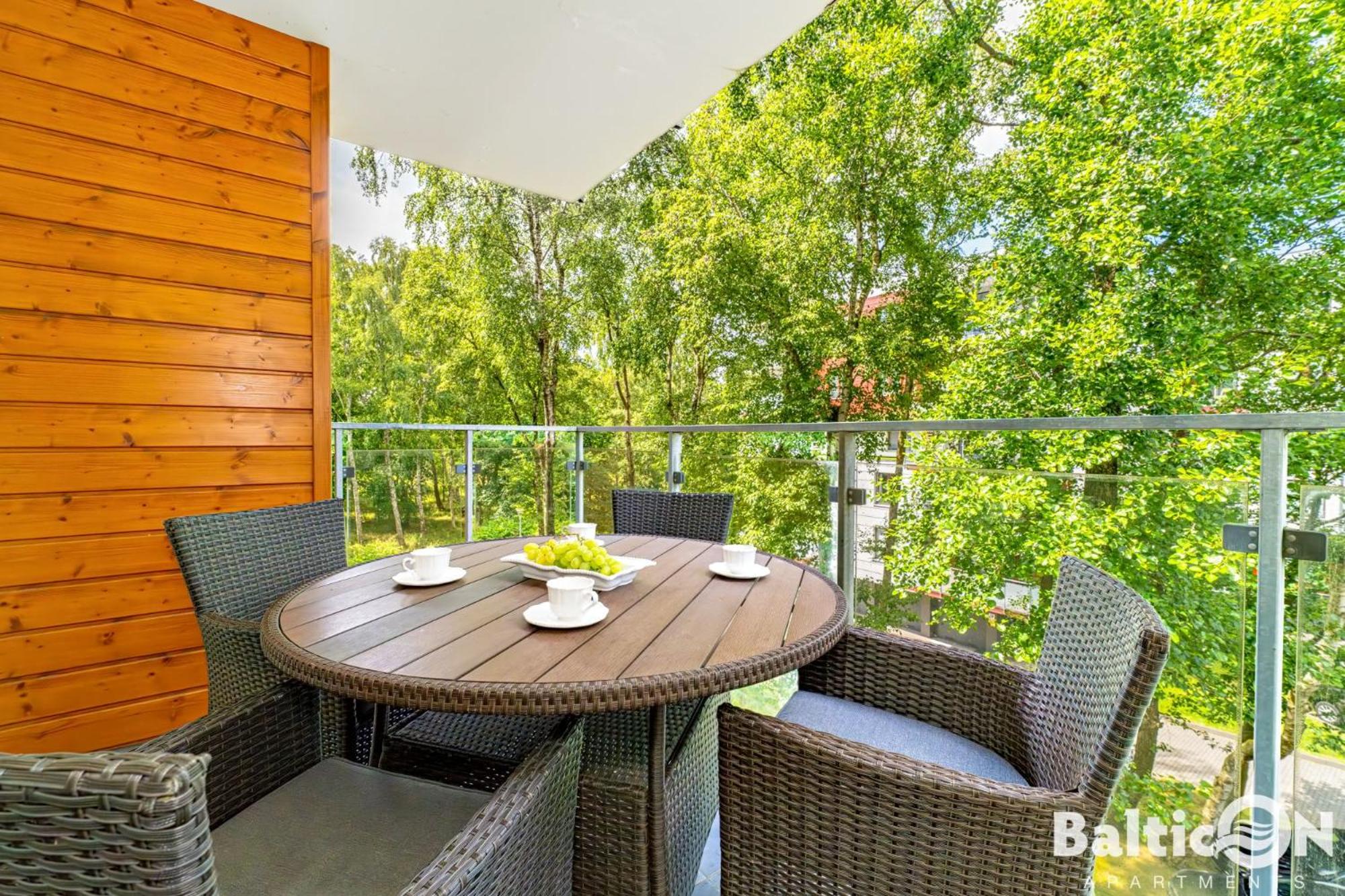 Apartamenty BalticON Polanki - Sauna, Fitness inclusive - Basen latem, Pool im Sommer